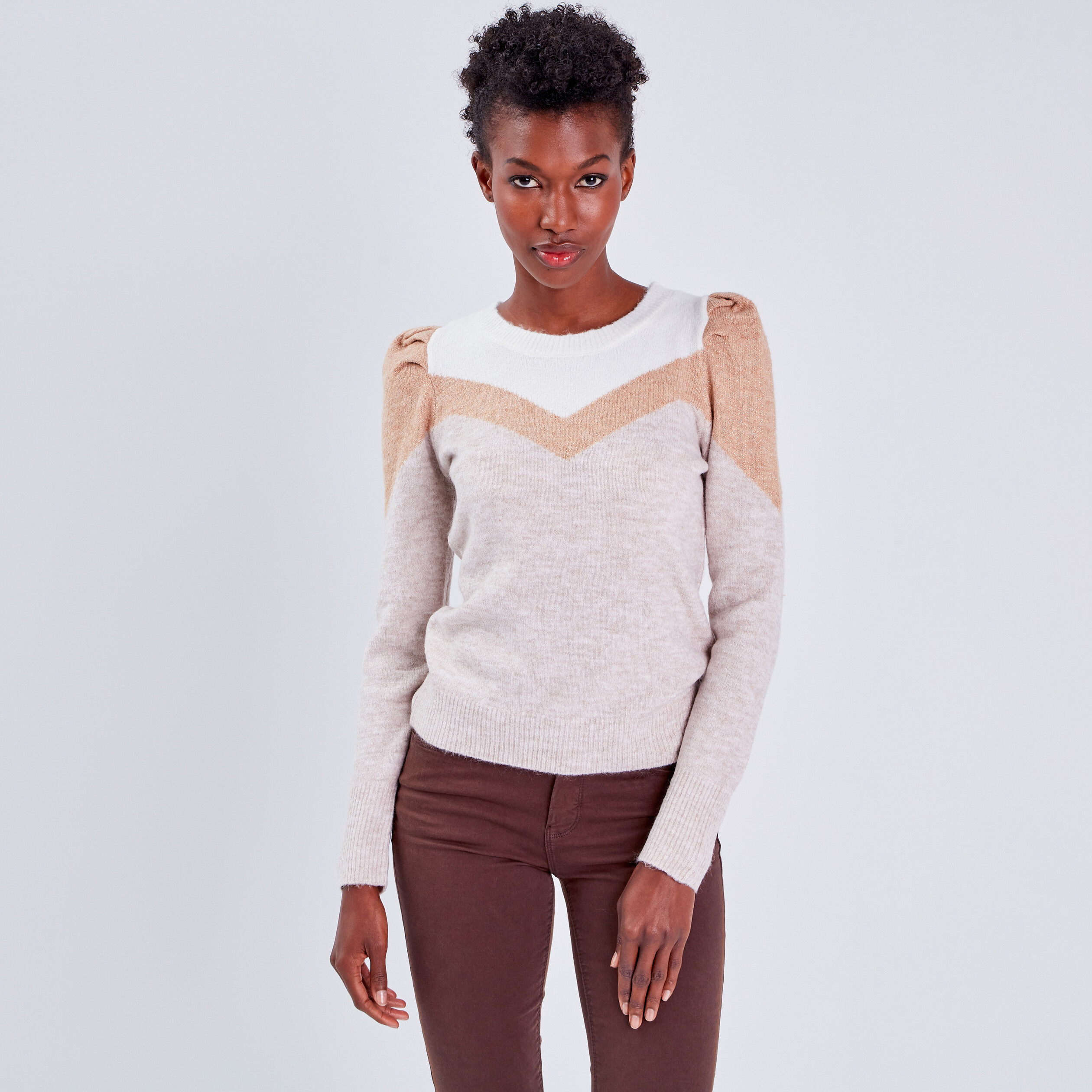 Pull &eacute;paules fronc&eacute;es sable femme