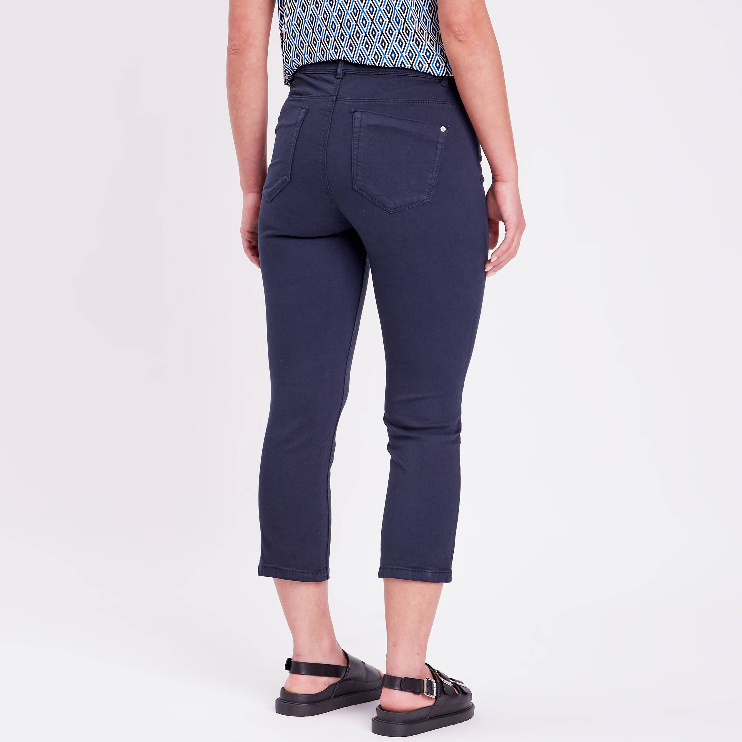 Pantacourt Armand Thiery Bleu Marine - Taille 40, Style Marin, Occasion Très Bon état
