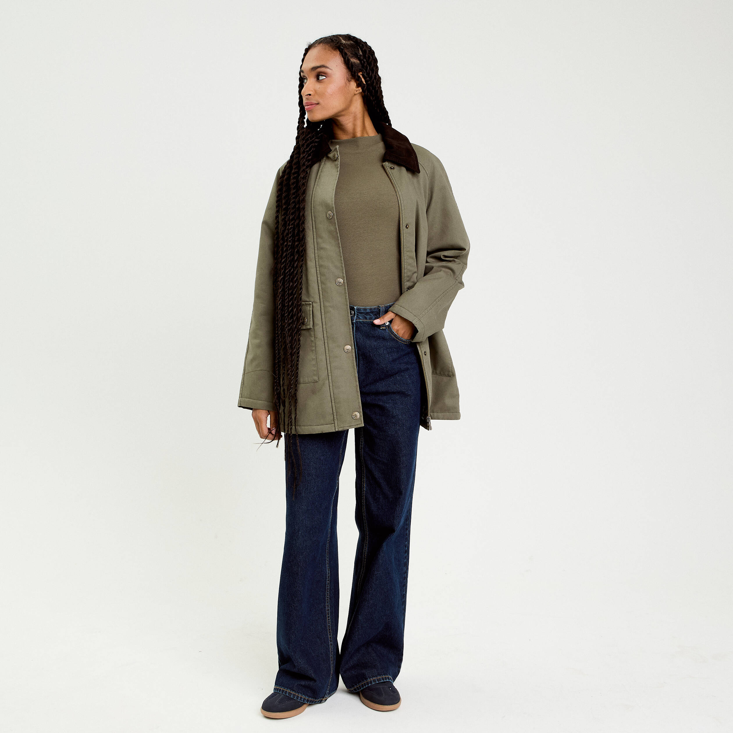 Top ajust&eacute; c&ocirc;tel&eacute; col montant vert kaki femme