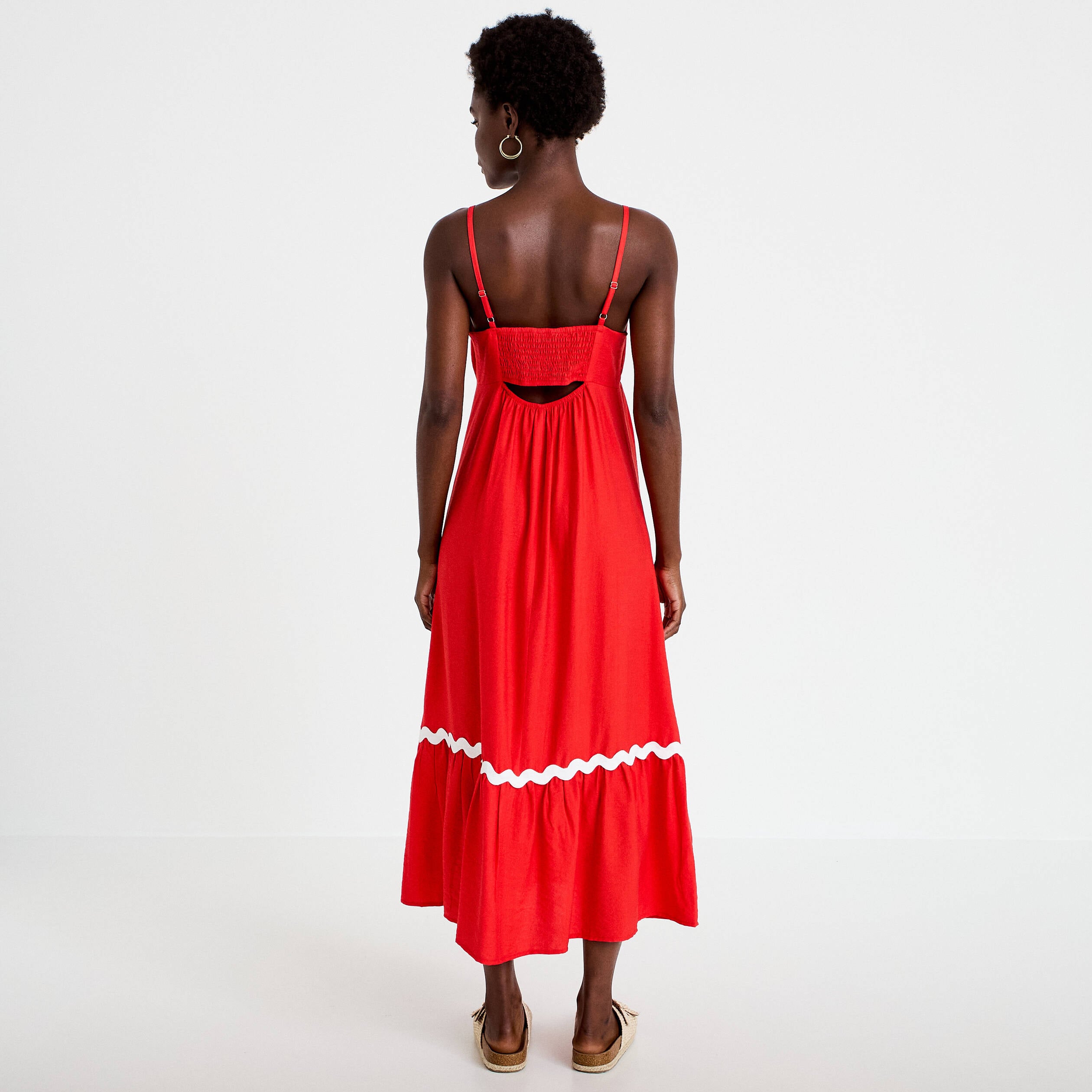 Robe longue &eacute;vas&eacute;e col v cr&ecirc;pe rouge femme