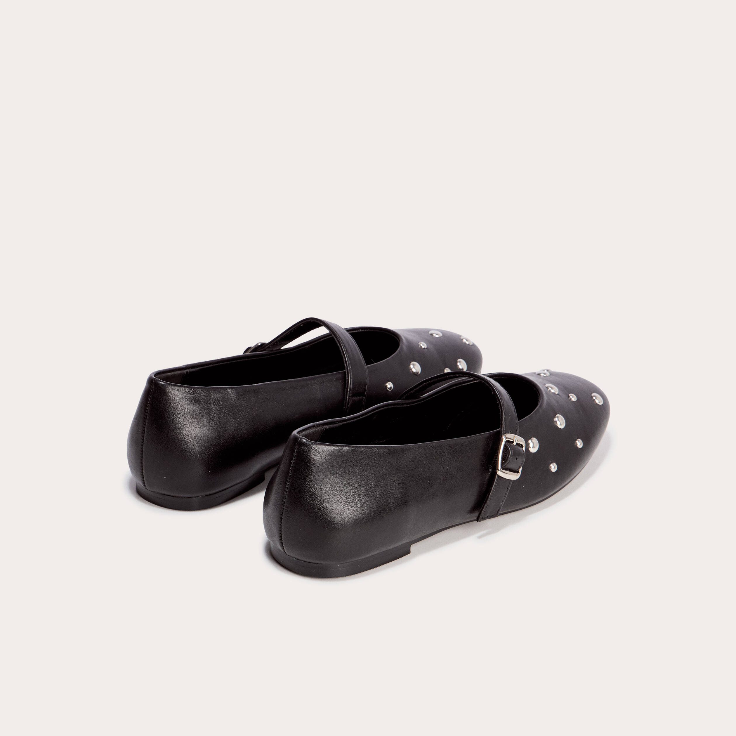 Ballerines &agrave; d&eacute;tails clout&eacute;s noir femme