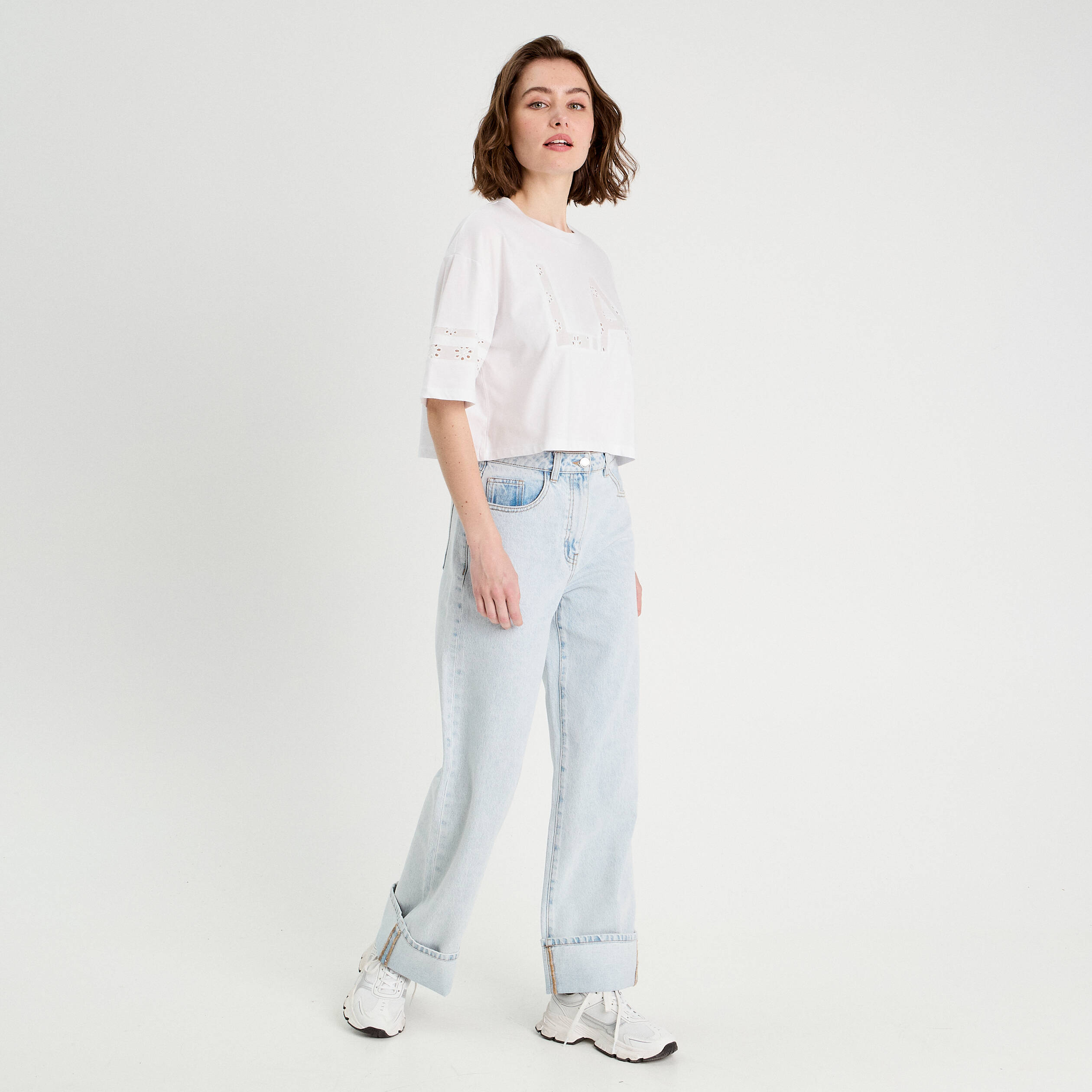 Jeans droit &agrave; revers denim bleach femme