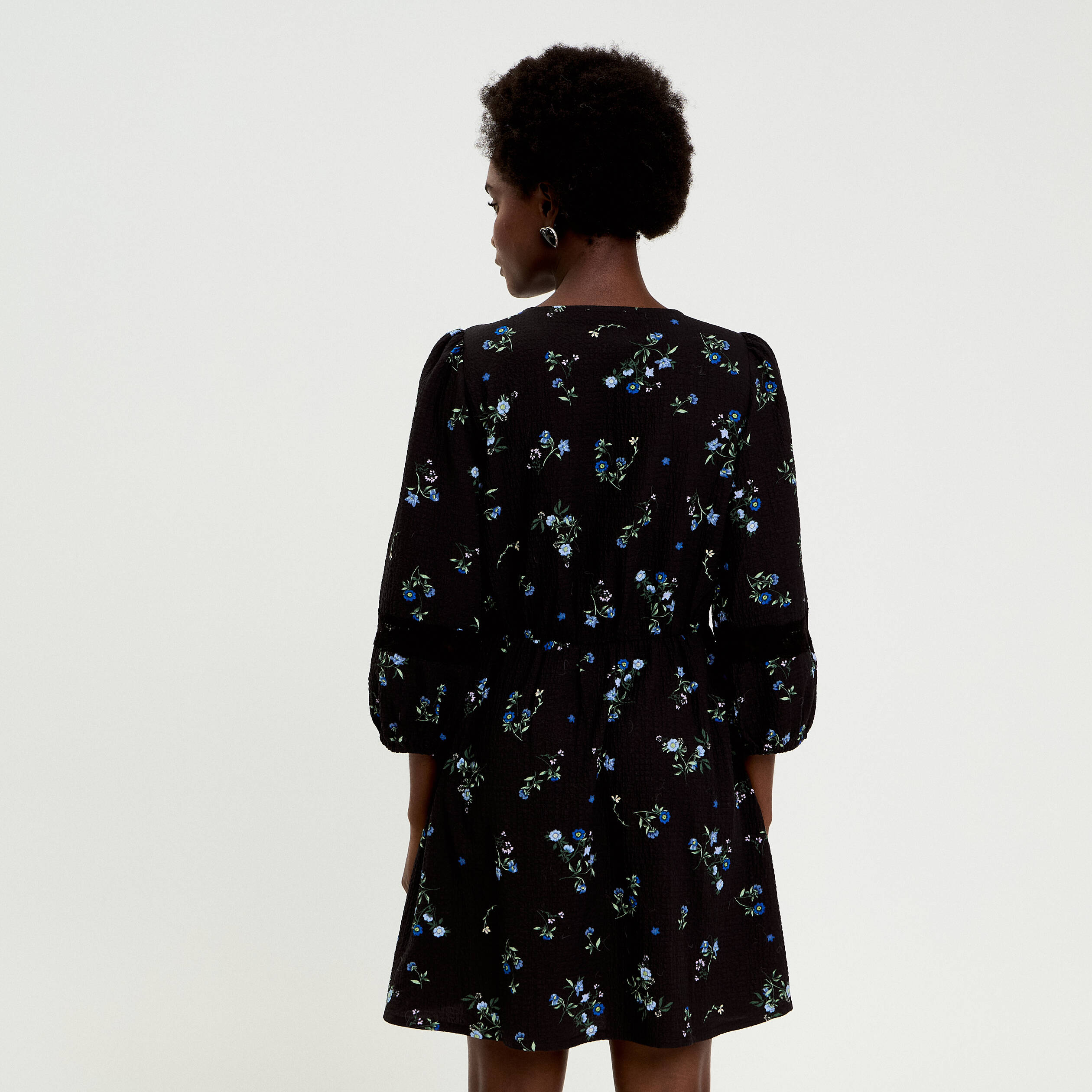 Robe &eacute;vas&eacute;e col v manches longues noir femme