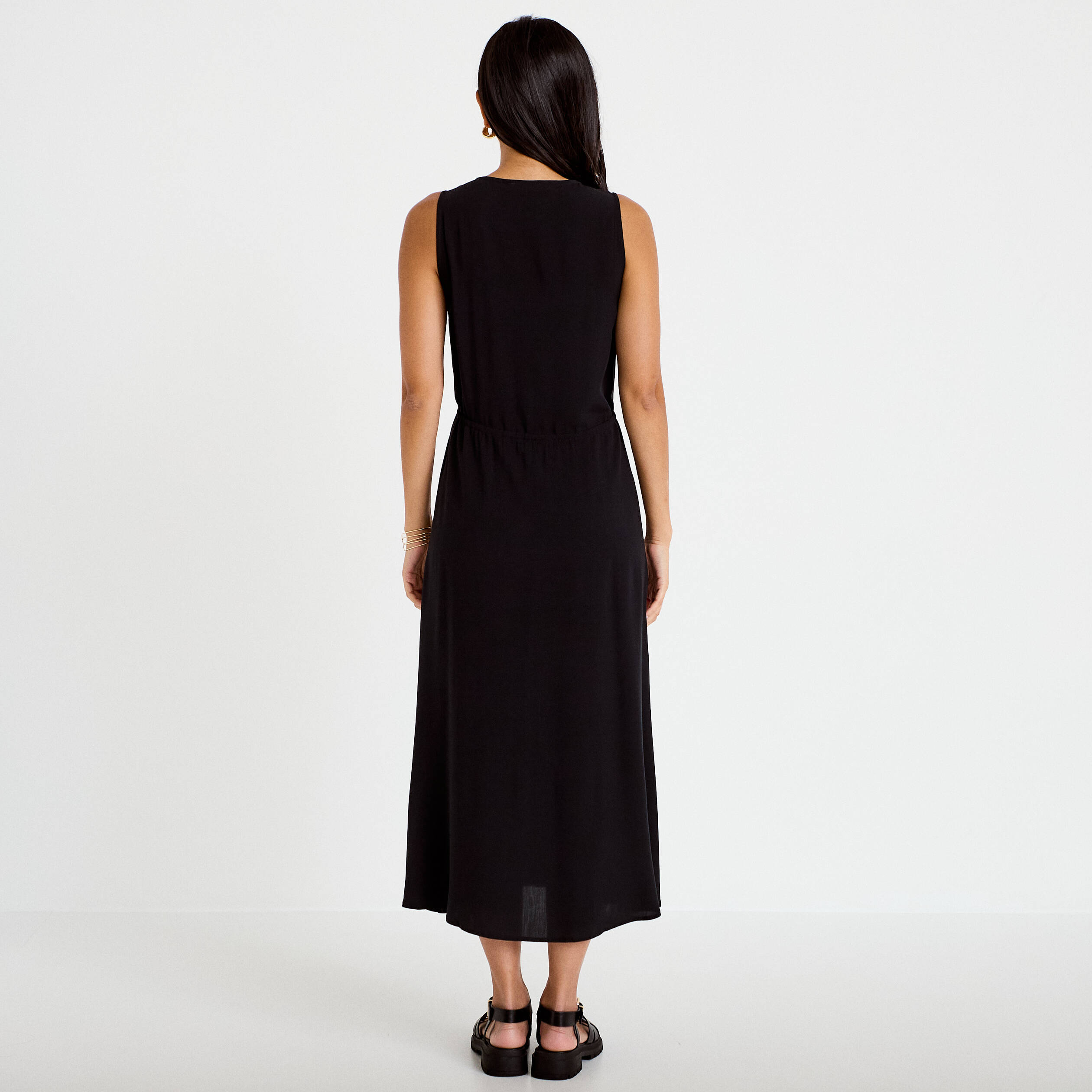 Robe longue &eacute;vas&eacute;e col v sans manches noir femme