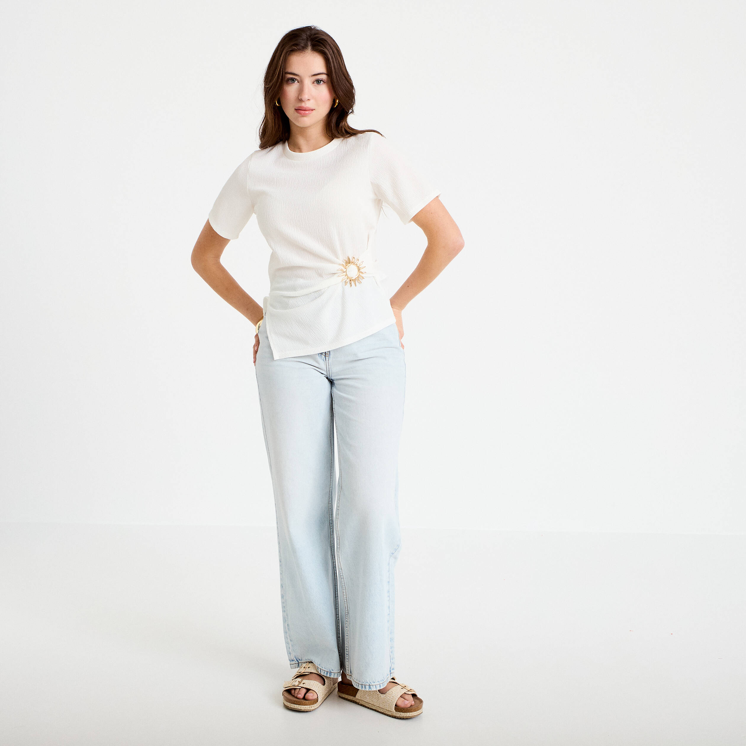 T-shirt cintr&eacute; col rond manches courtes ecru femme