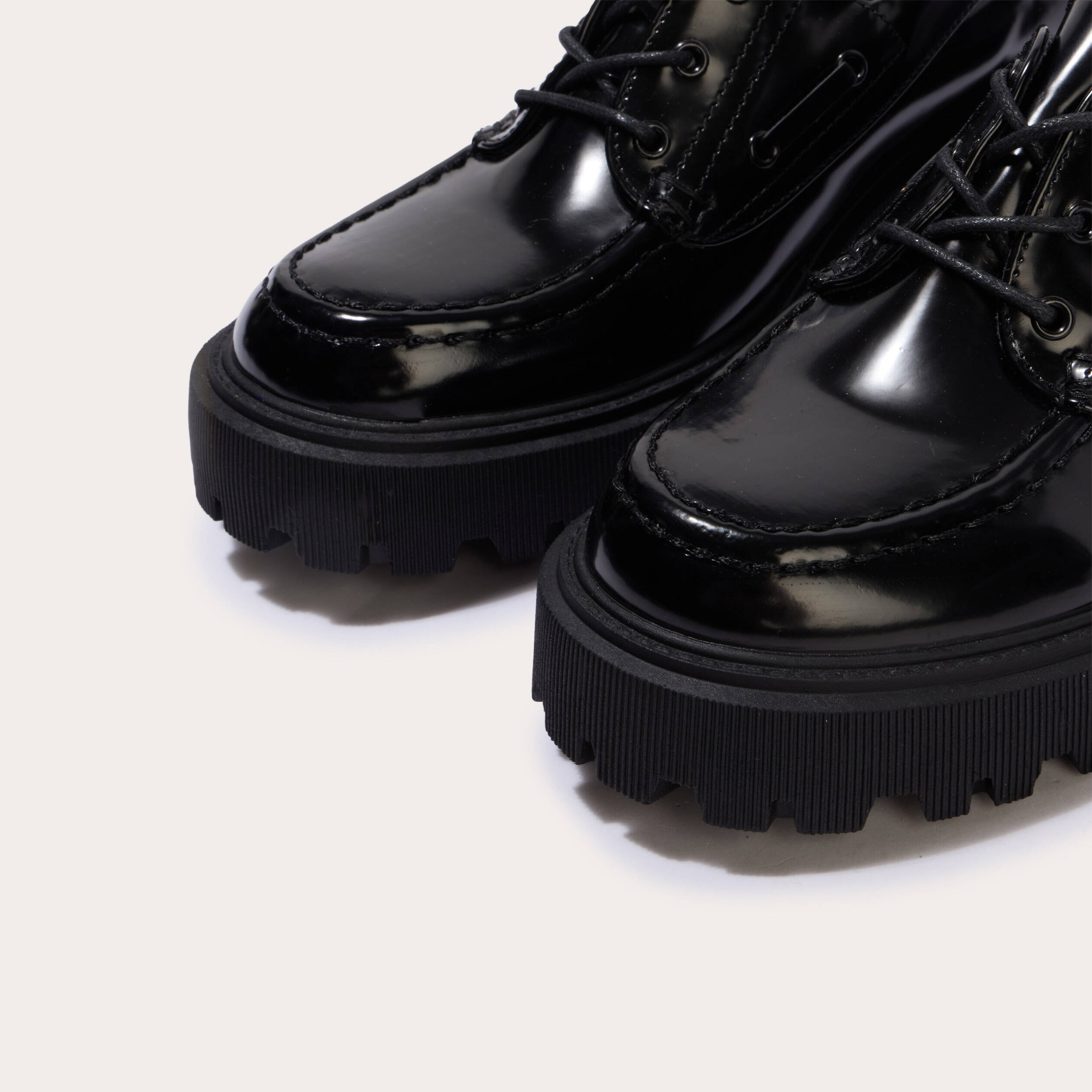 Mocassins &agrave; talon noir femme