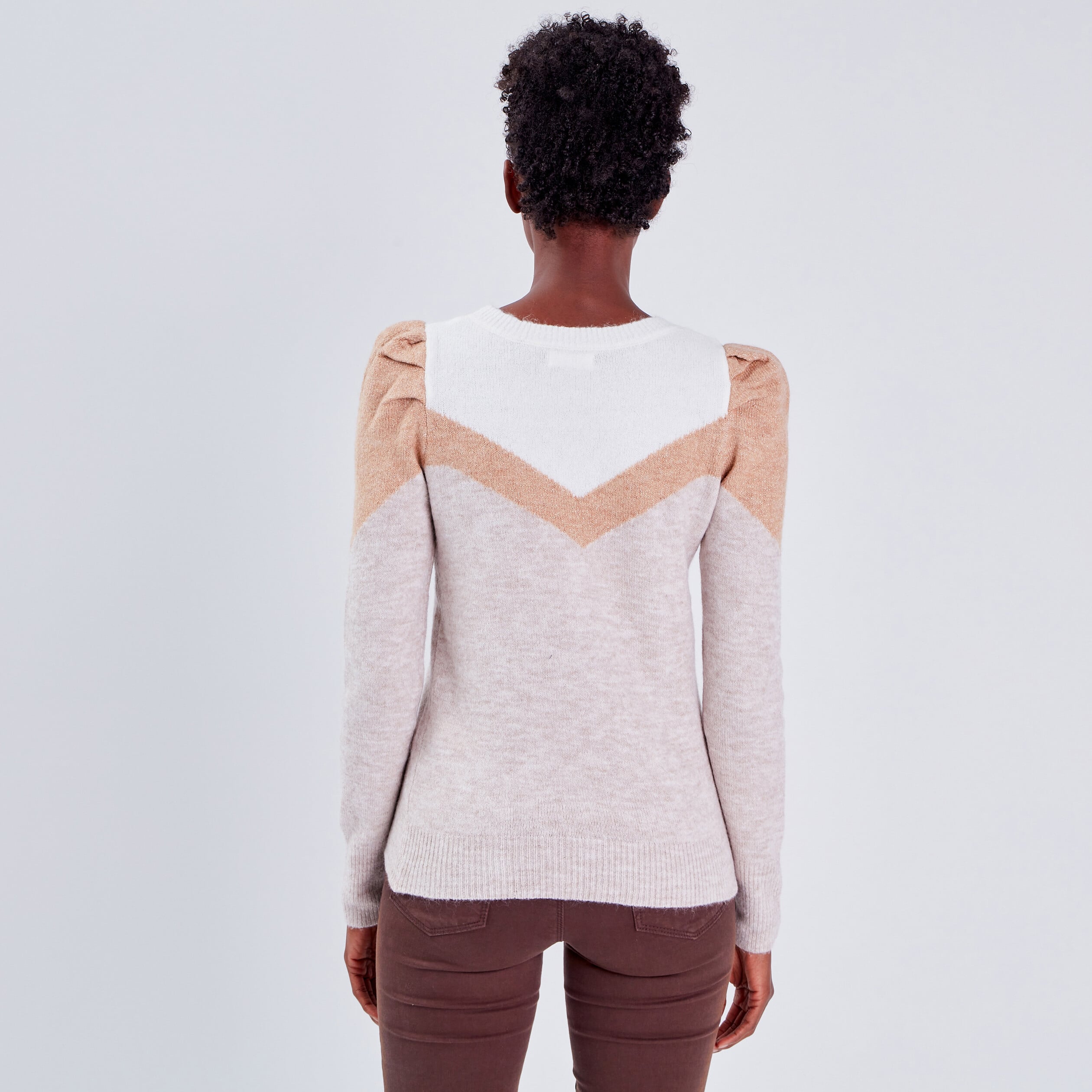 Pull &eacute;paules fronc&eacute;es sable femme