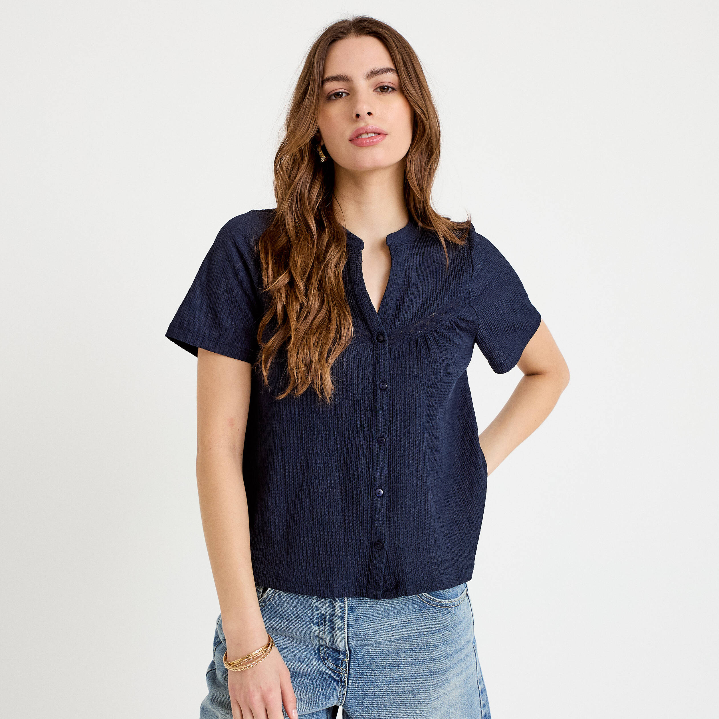 Blouse pliss&eacute;e col v manches courtes bleu fonc&eacute; femme