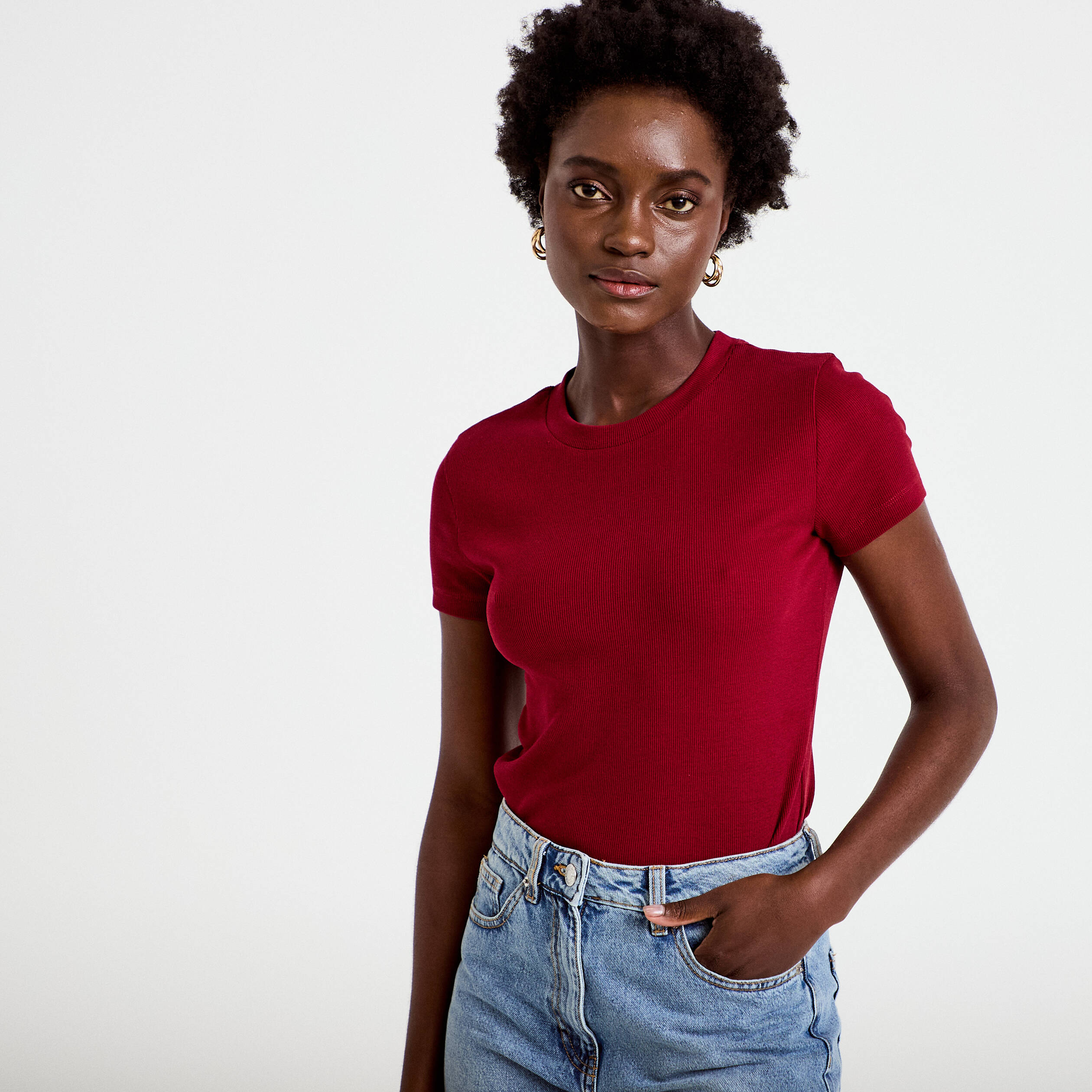 T-shirt c&ocirc;tel&eacute; ajust&eacute; manches courtes rouge femme