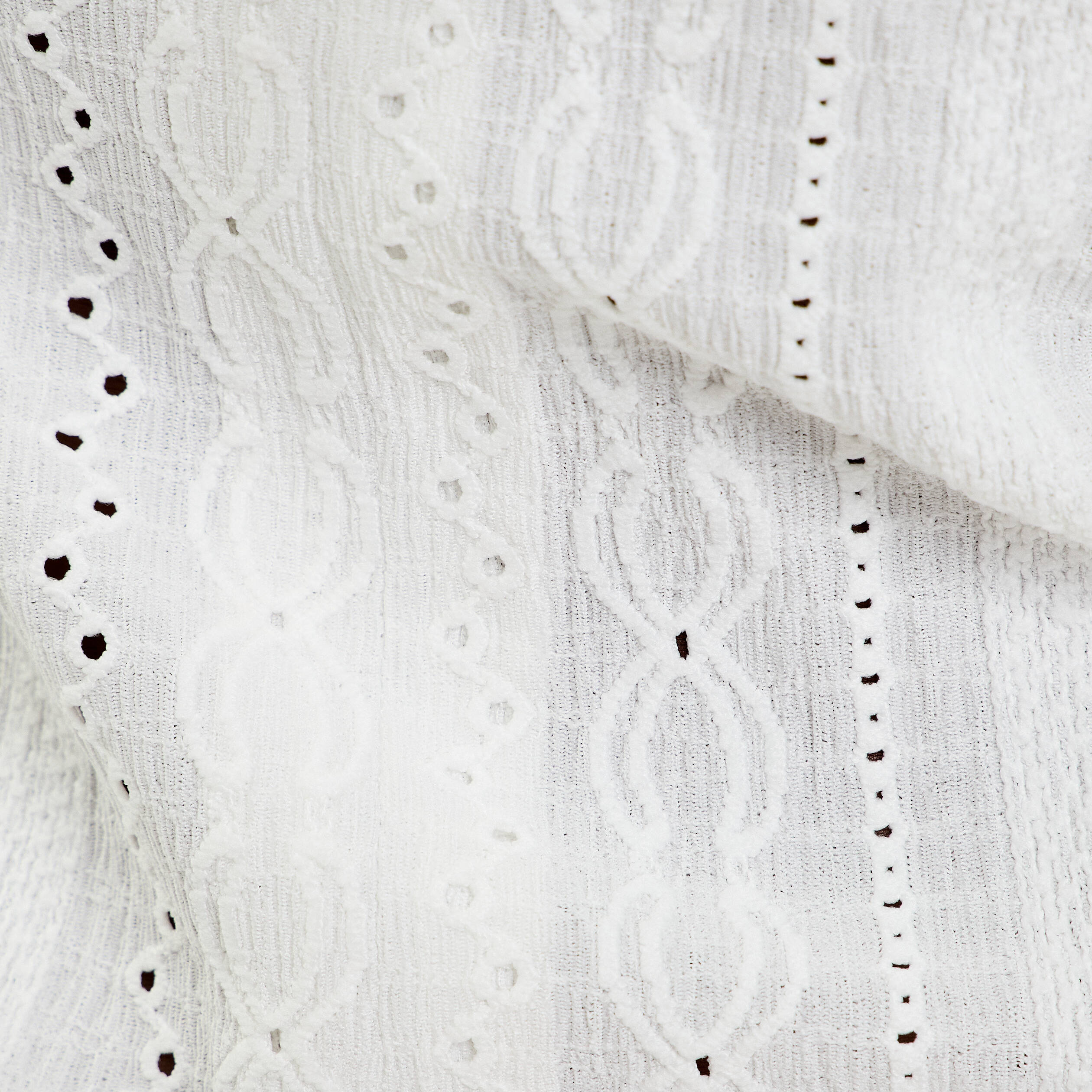 Blouse ajour&eacute;e col claudine dentelle ecru femme