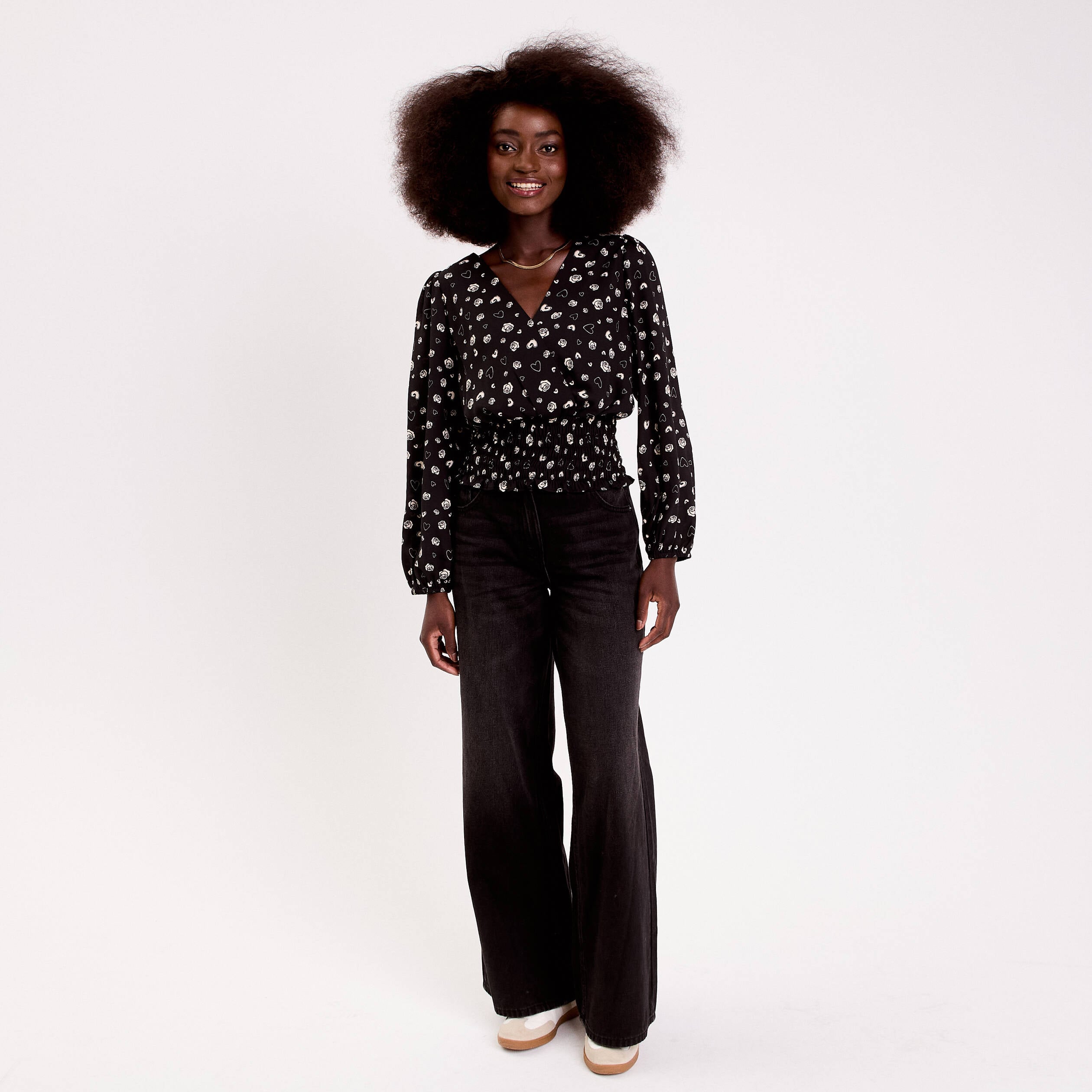 Blouse courte taille smock&eacute;e noir femme