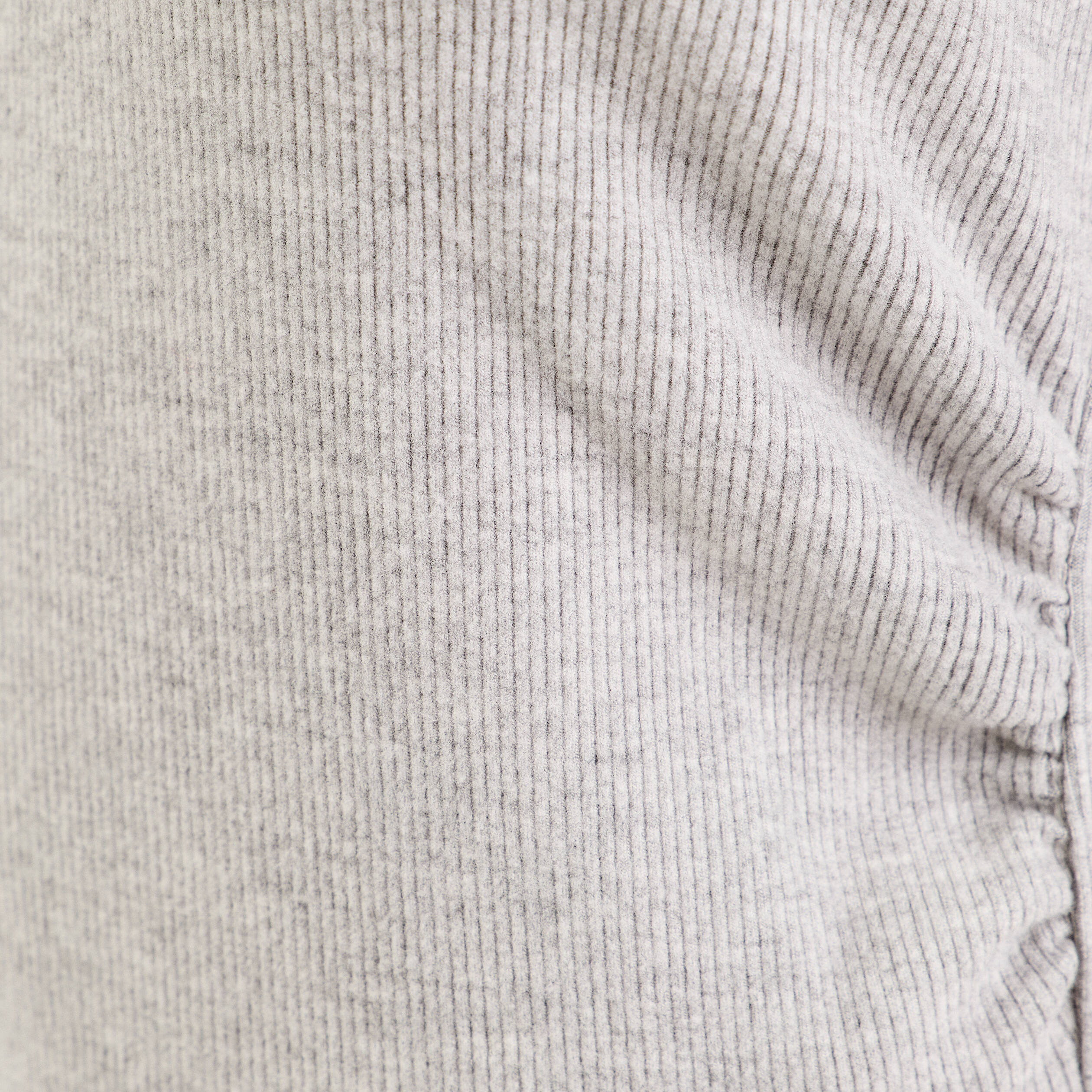 Top ajust&eacute; col v manches longues gris clair femme