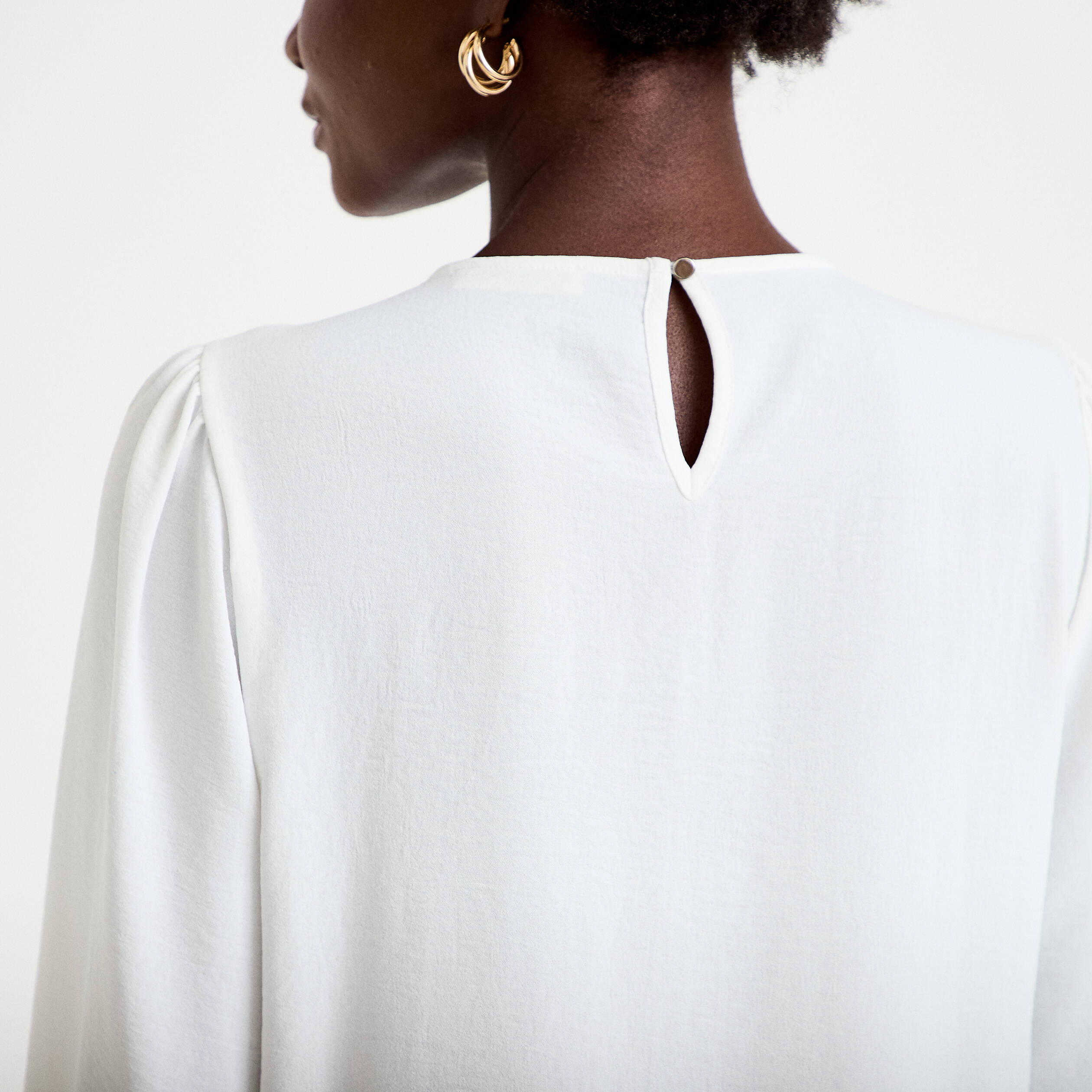 Blouse ajour&eacute;e col rond manches longues ecru femme