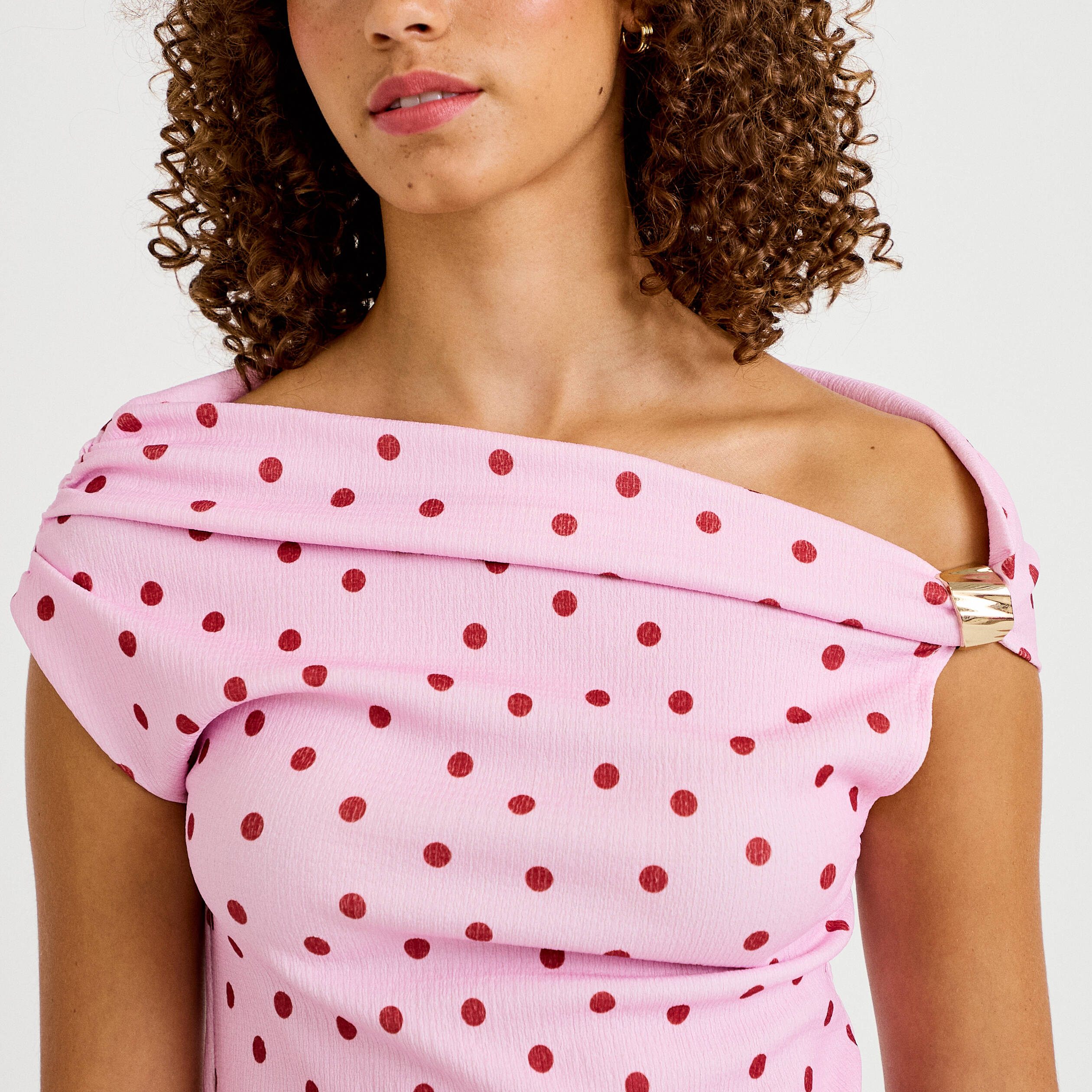 Top pliss&eacute; col bardot sans manches rose clair femme