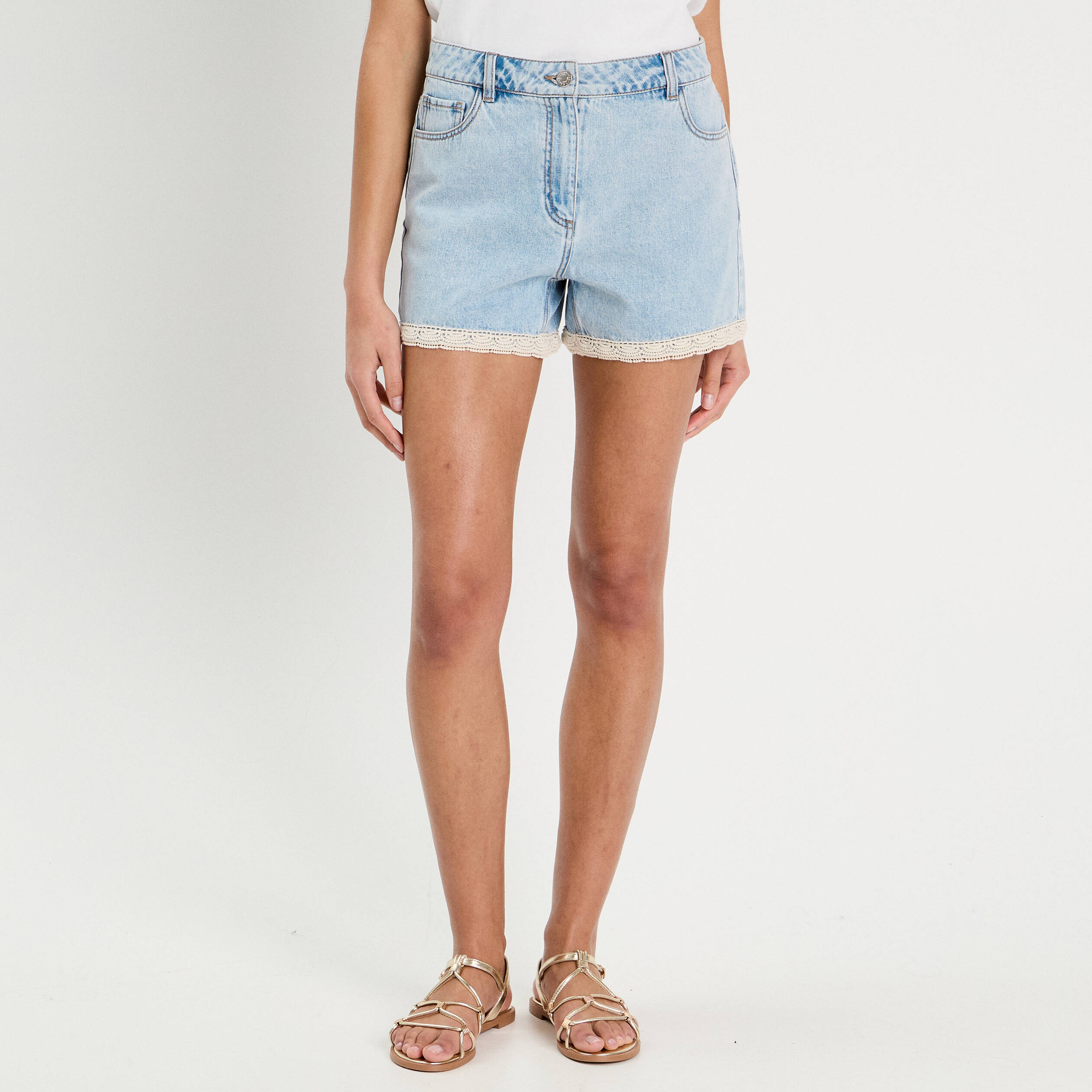 Short en jean d&eacute;tails dentelle denim bleach femme
