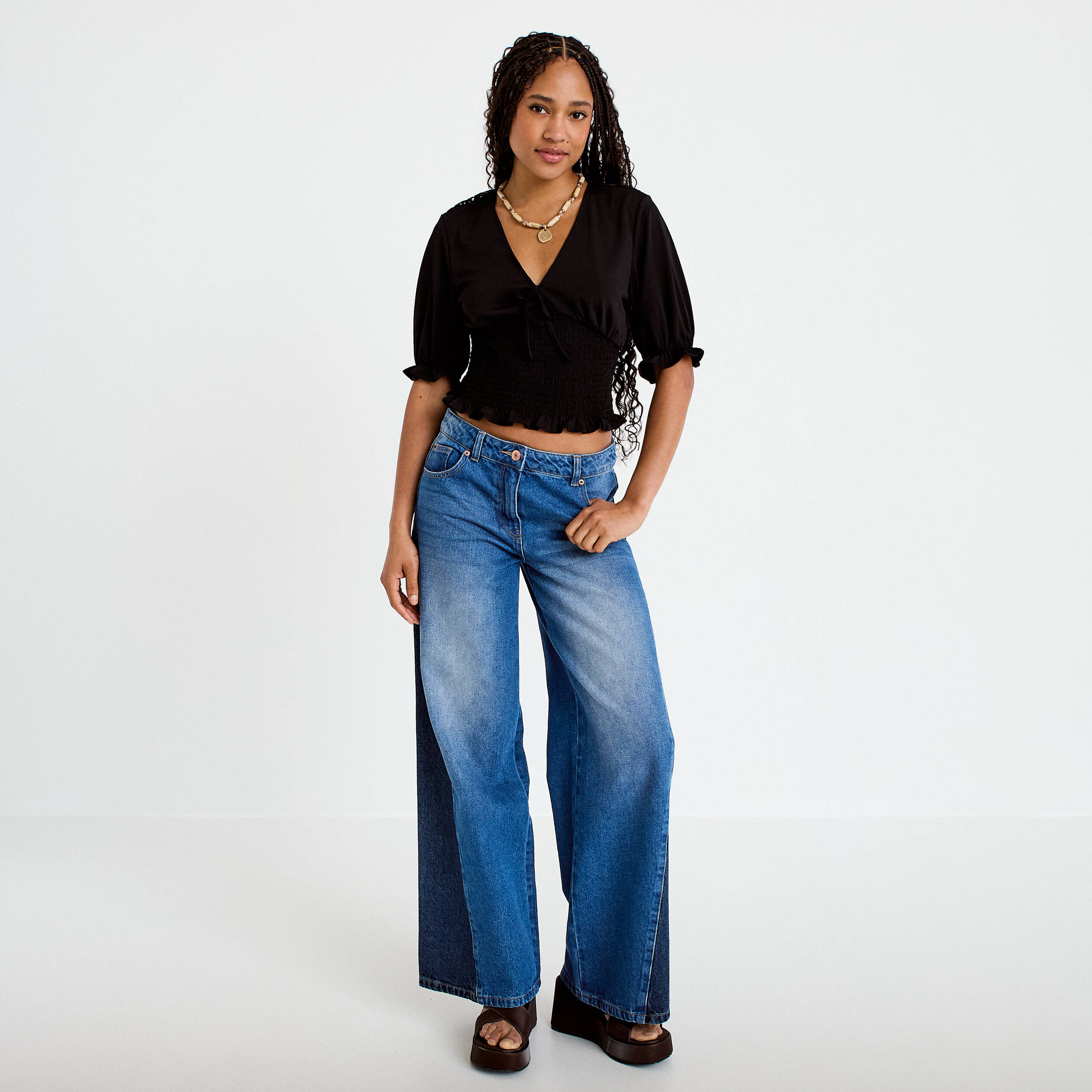 Blouse manches courtes smock&eacute;e noir femme