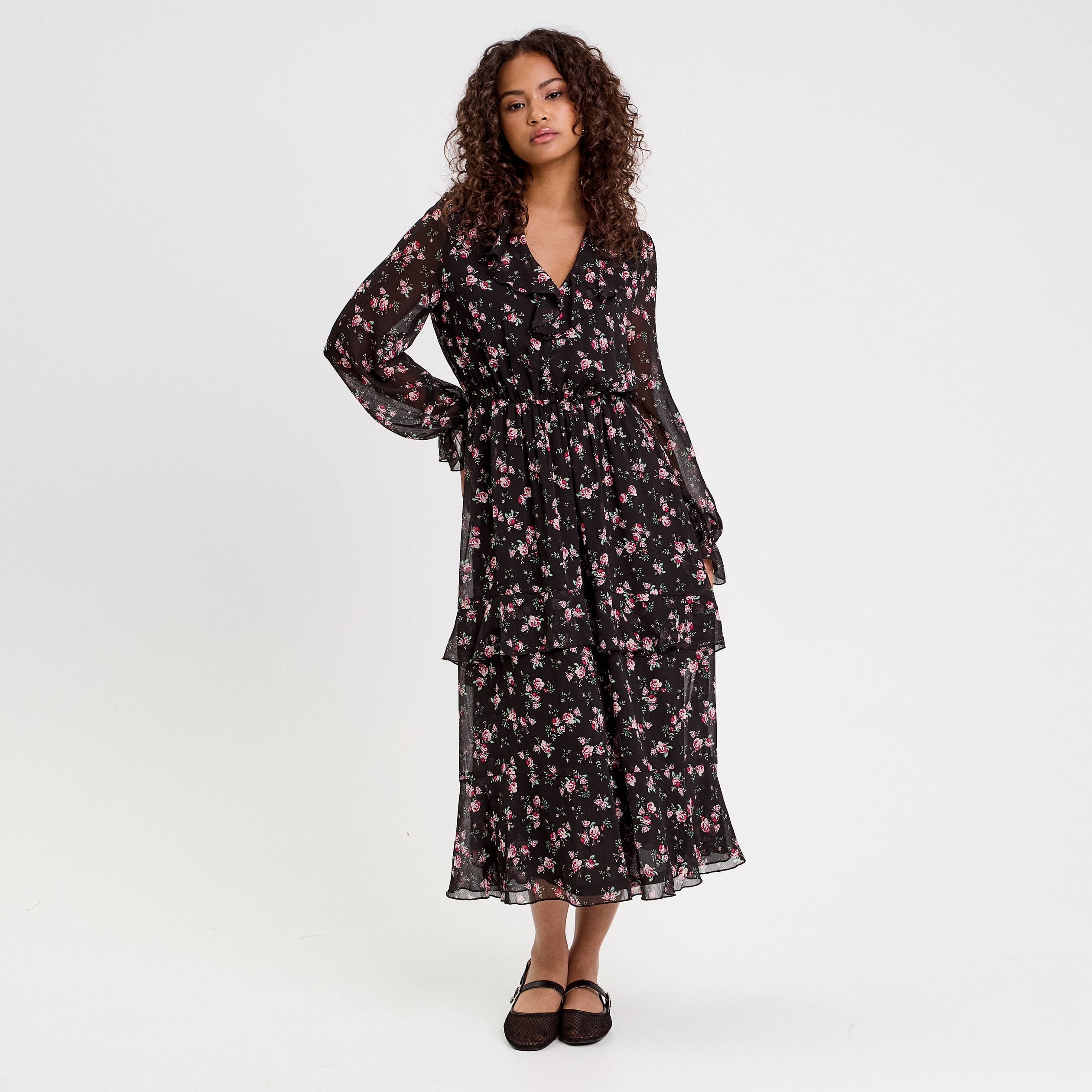 Robe longue &eacute;vas&eacute;e volants noir femme