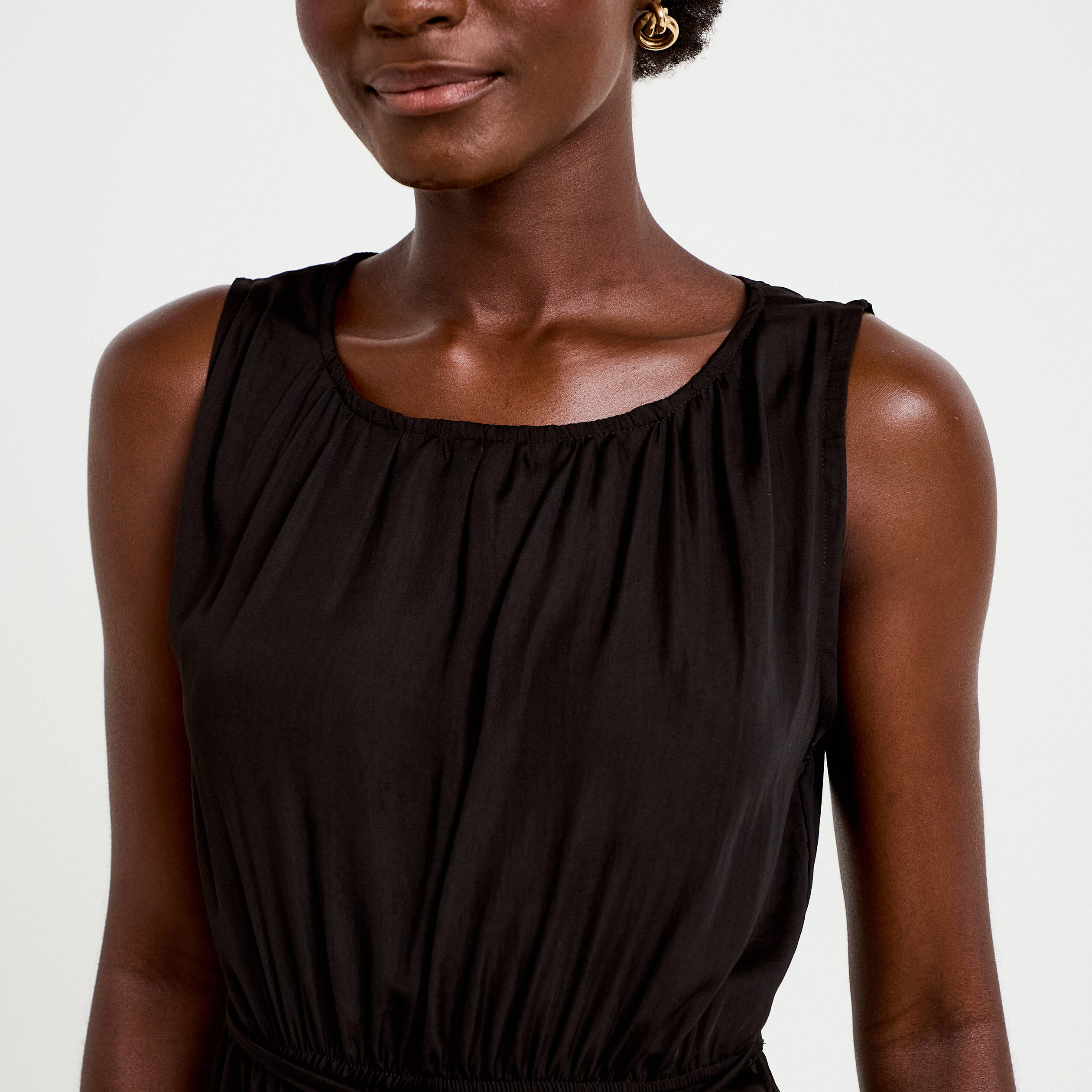 Robe longue &eacute;vas&eacute;e sans manches noir femme
