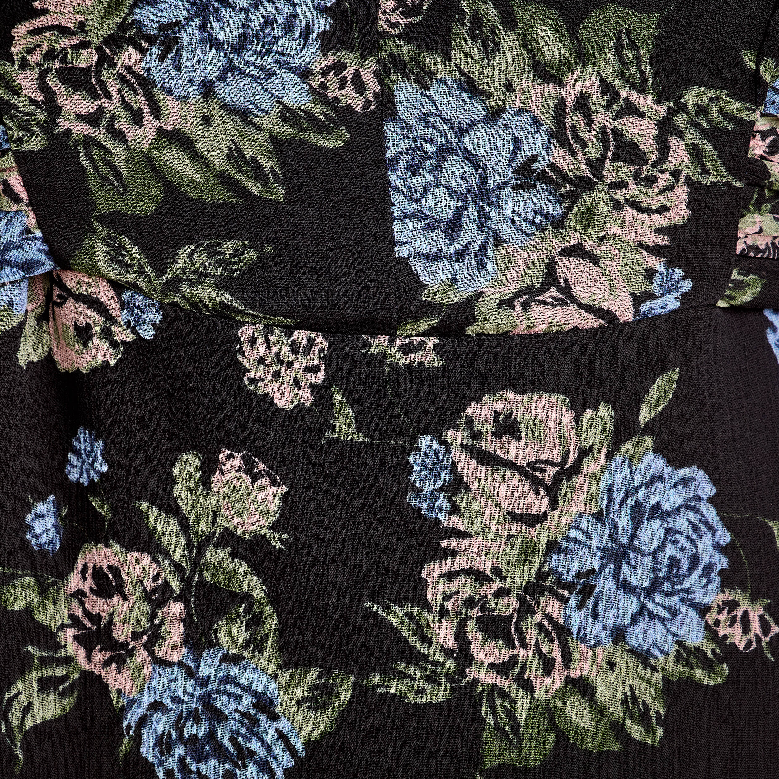 Robe &eacute;vas&eacute;e col v manches courtes noir femme