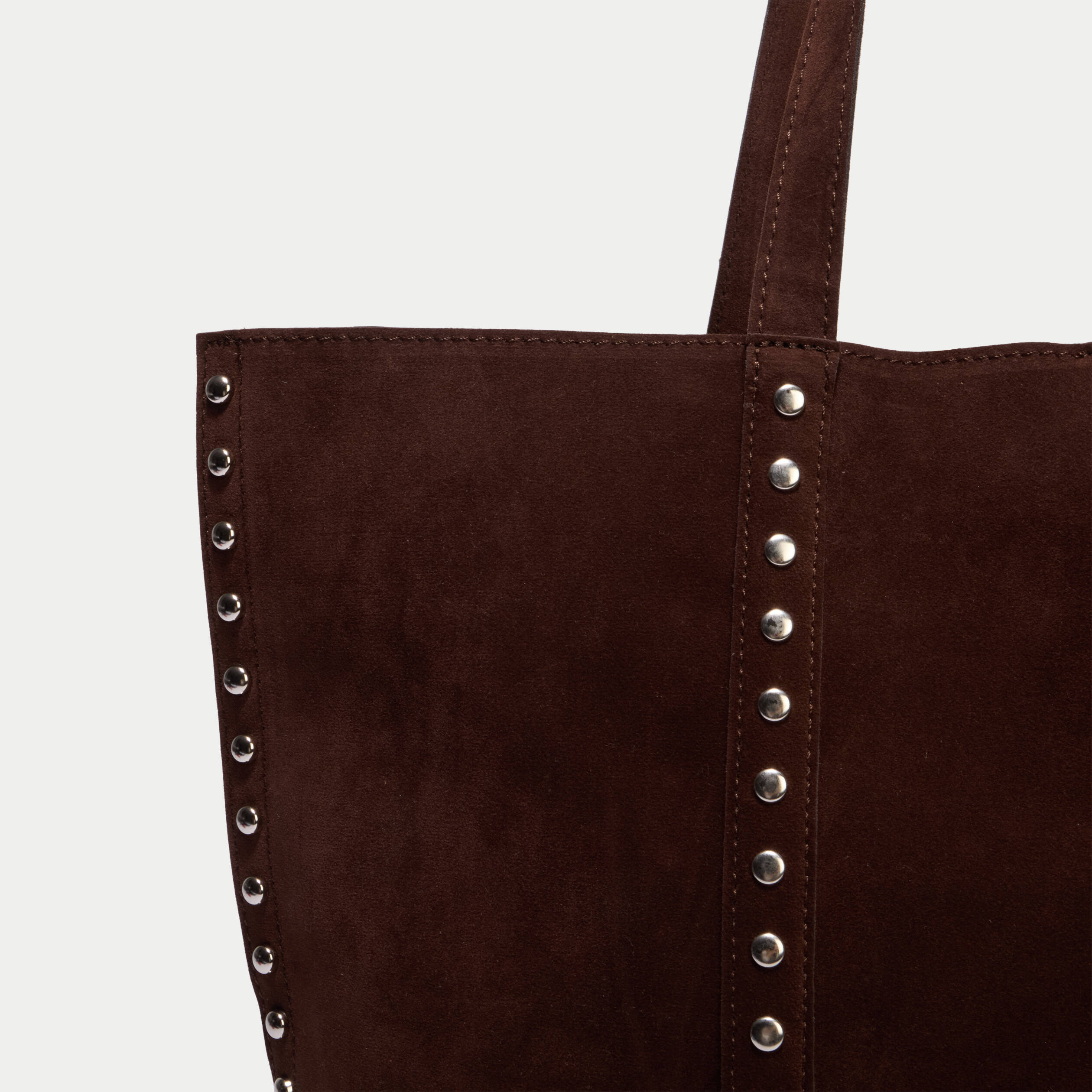 Sac aspect daim d&eacute;tails clout&eacute;s marron femme