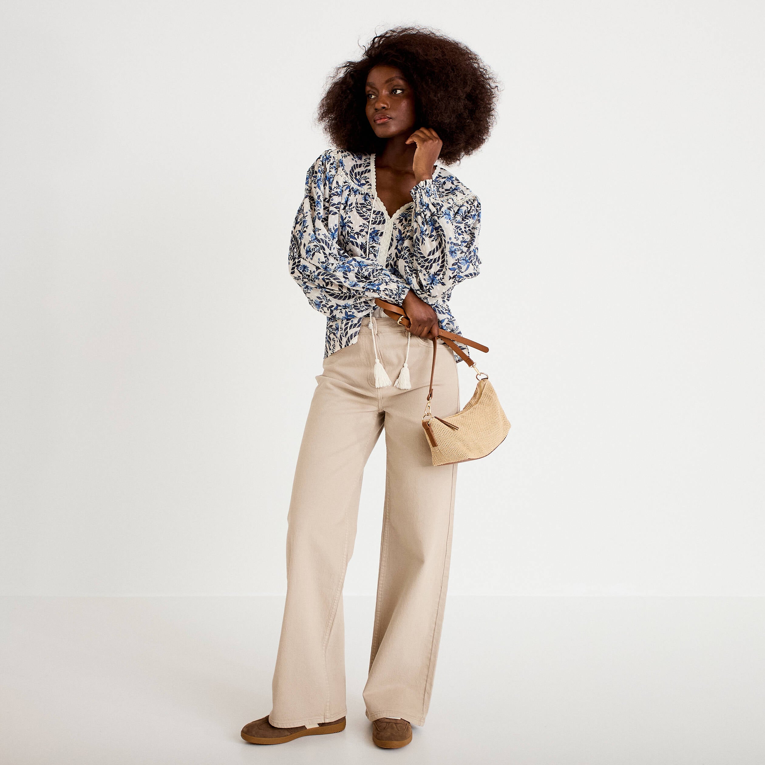 Blouse ample col v manches longues blanc femme