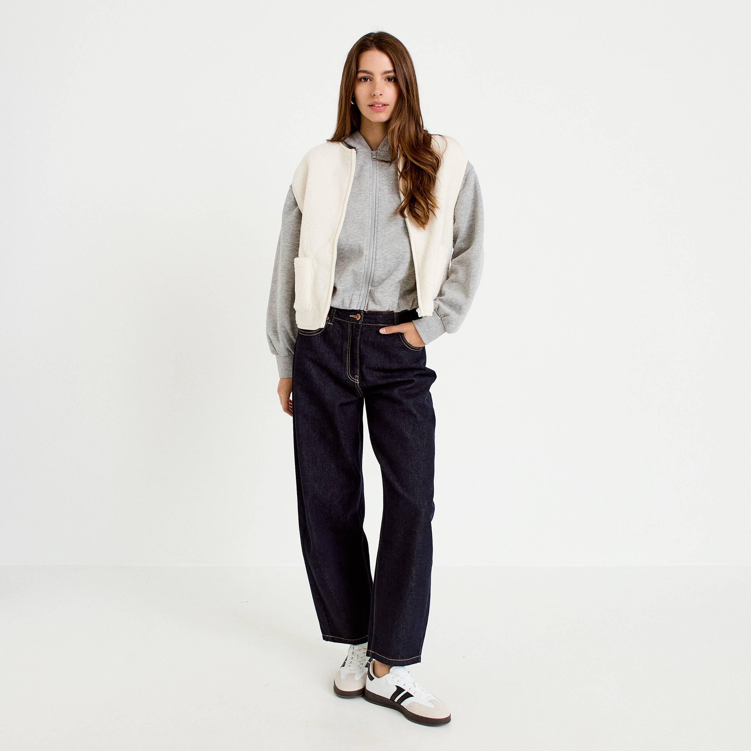 Sweat &agrave; capuche bas resserr&eacute; gris fonc&eacute; femme