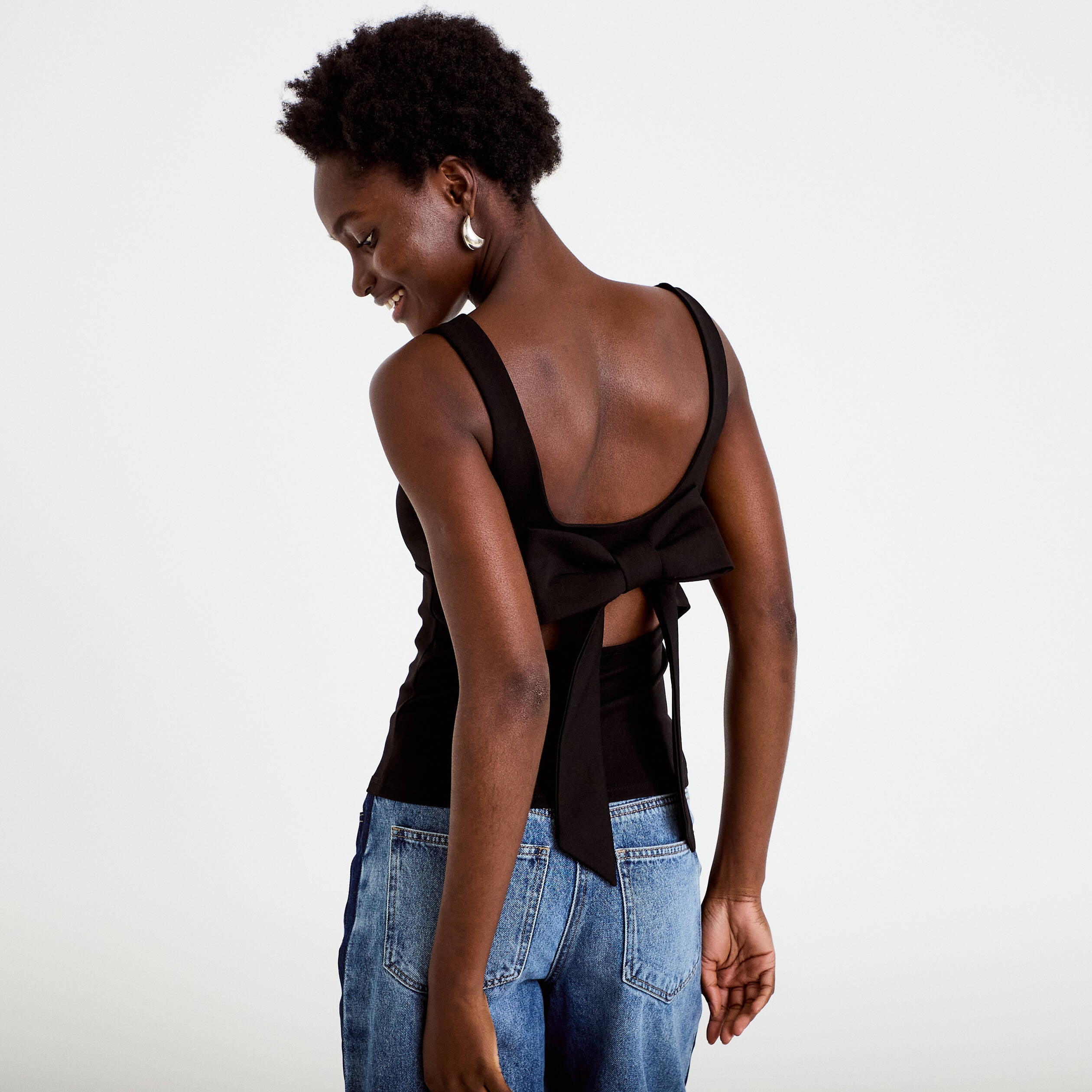 Top cintr&eacute; sans manches col carr&eacute; noir femme