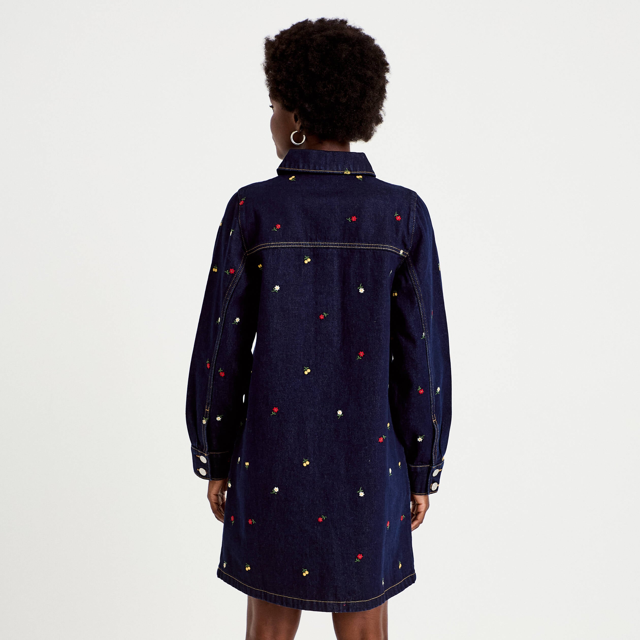 Robe courte &eacute;vas&eacute;e en jean brod&eacute;e bleu marine femme