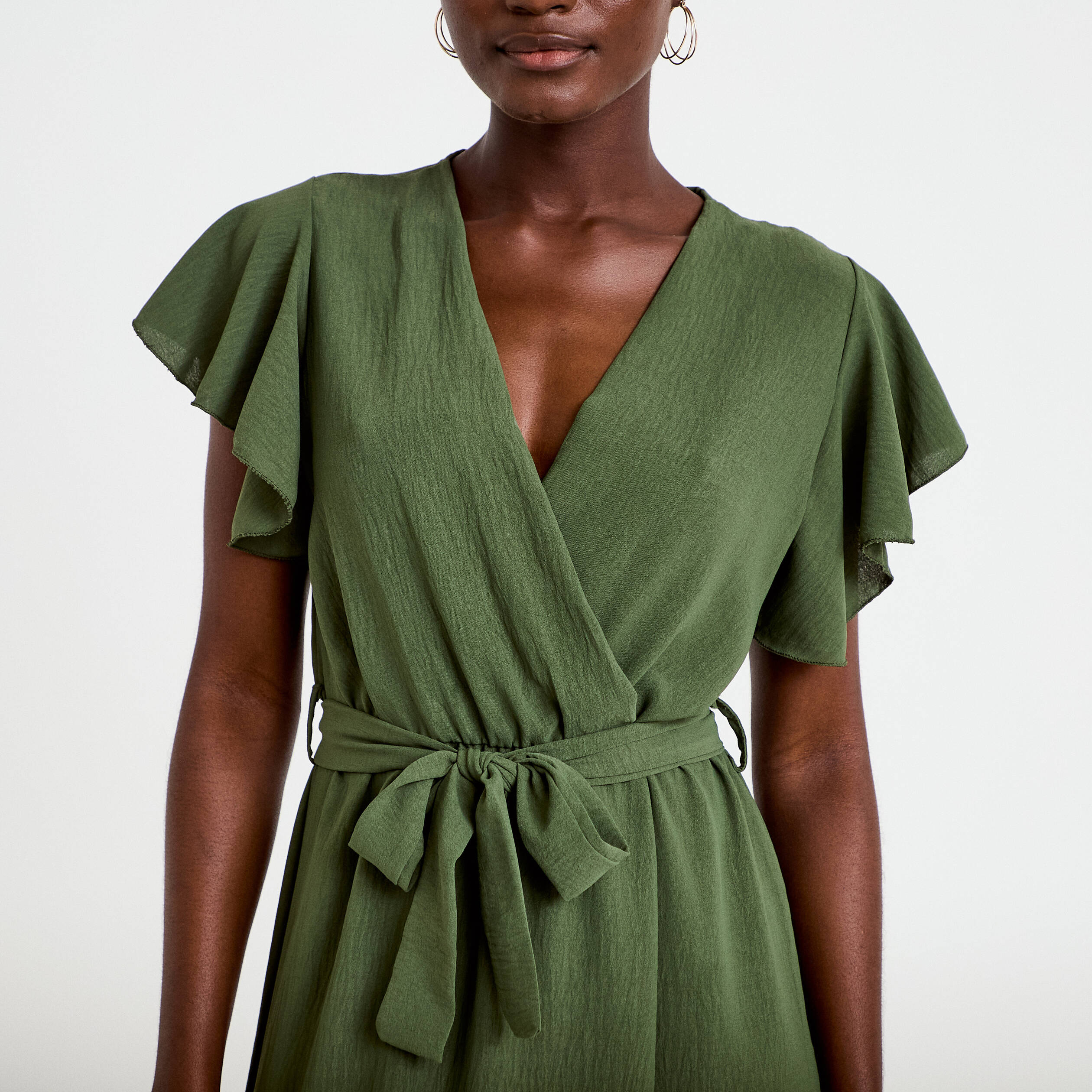 Robe longue &eacute;vas&eacute;e manches courtes vert kaki femme