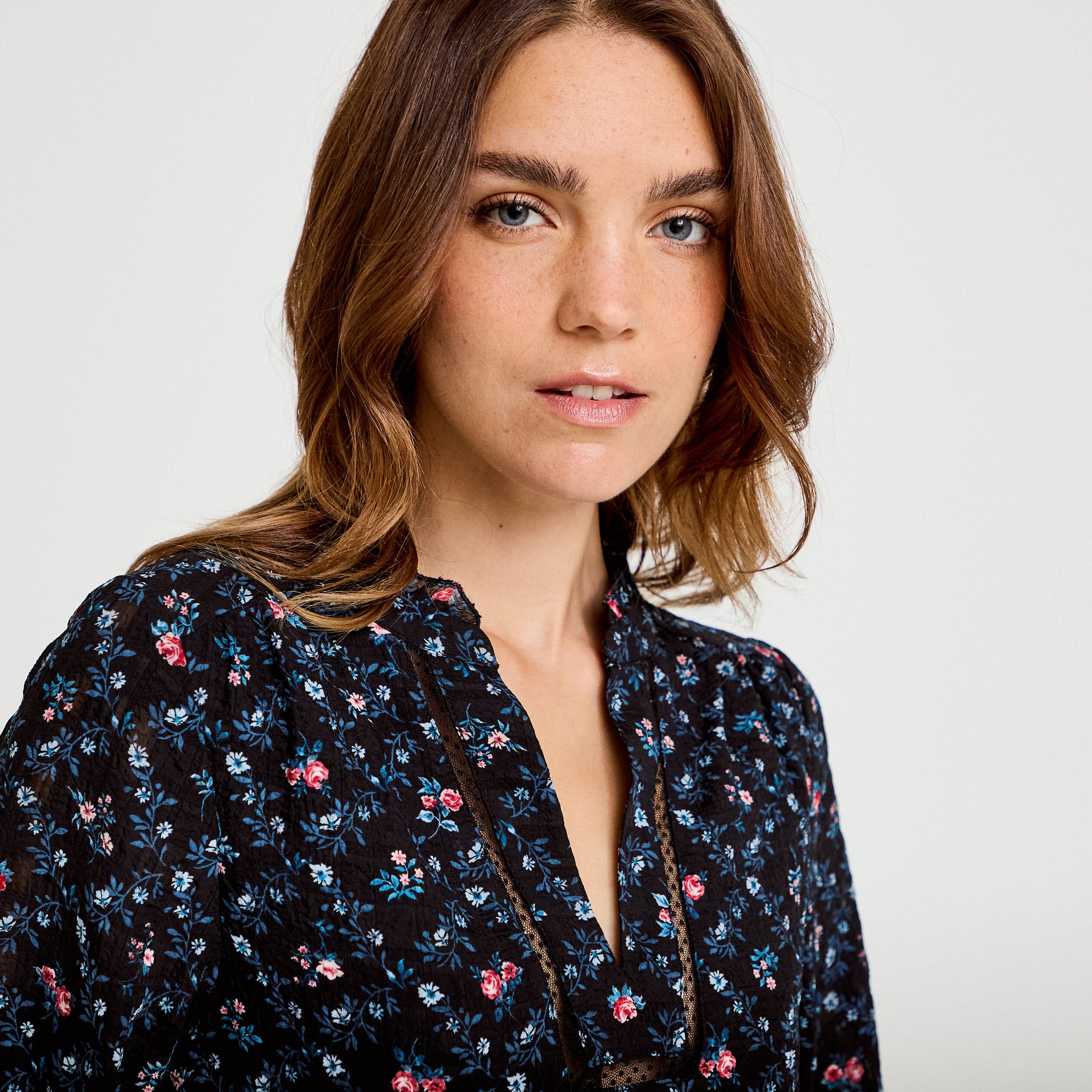 Chemise col v manches longues noir femme