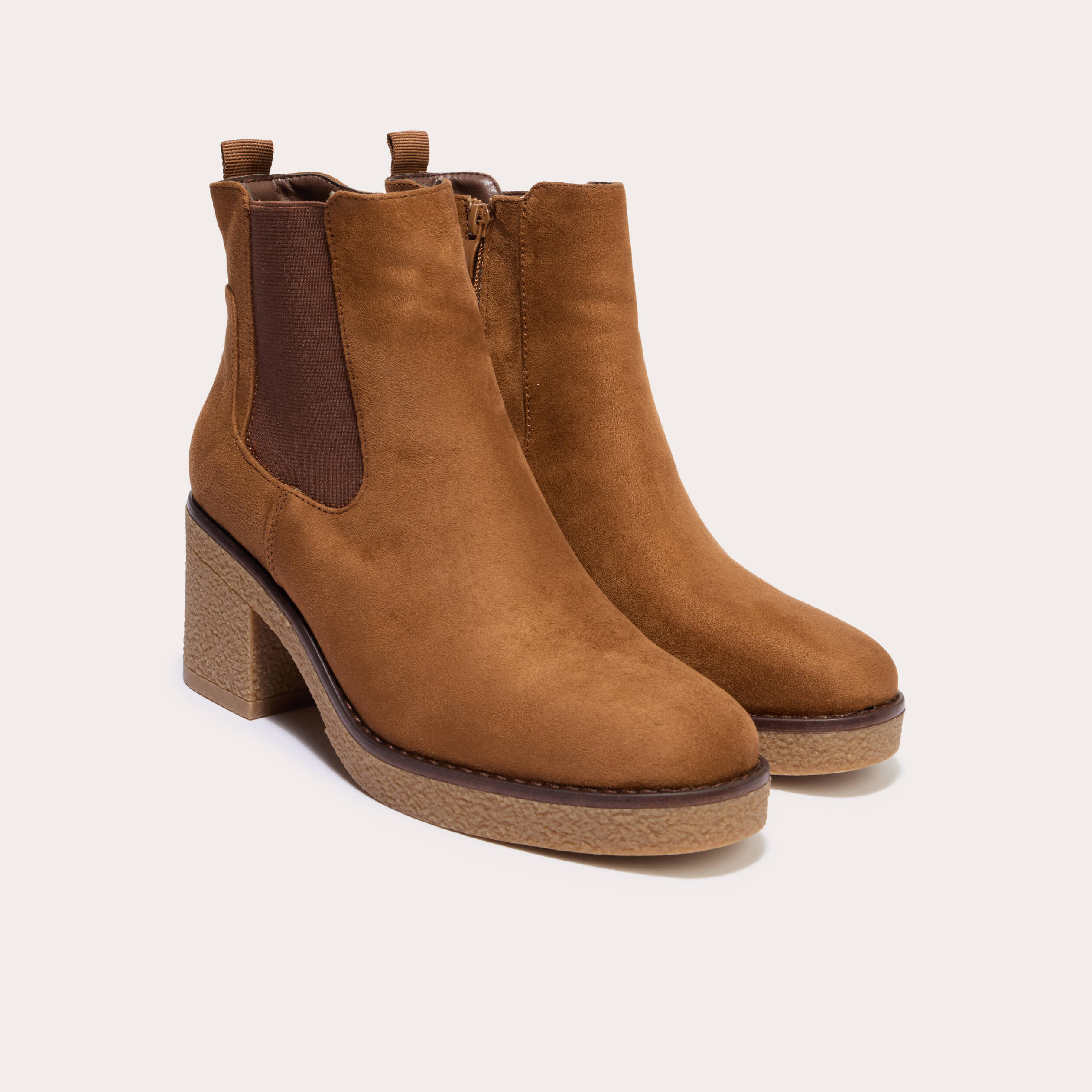 Bottines &agrave; talon aspect daim camel femme