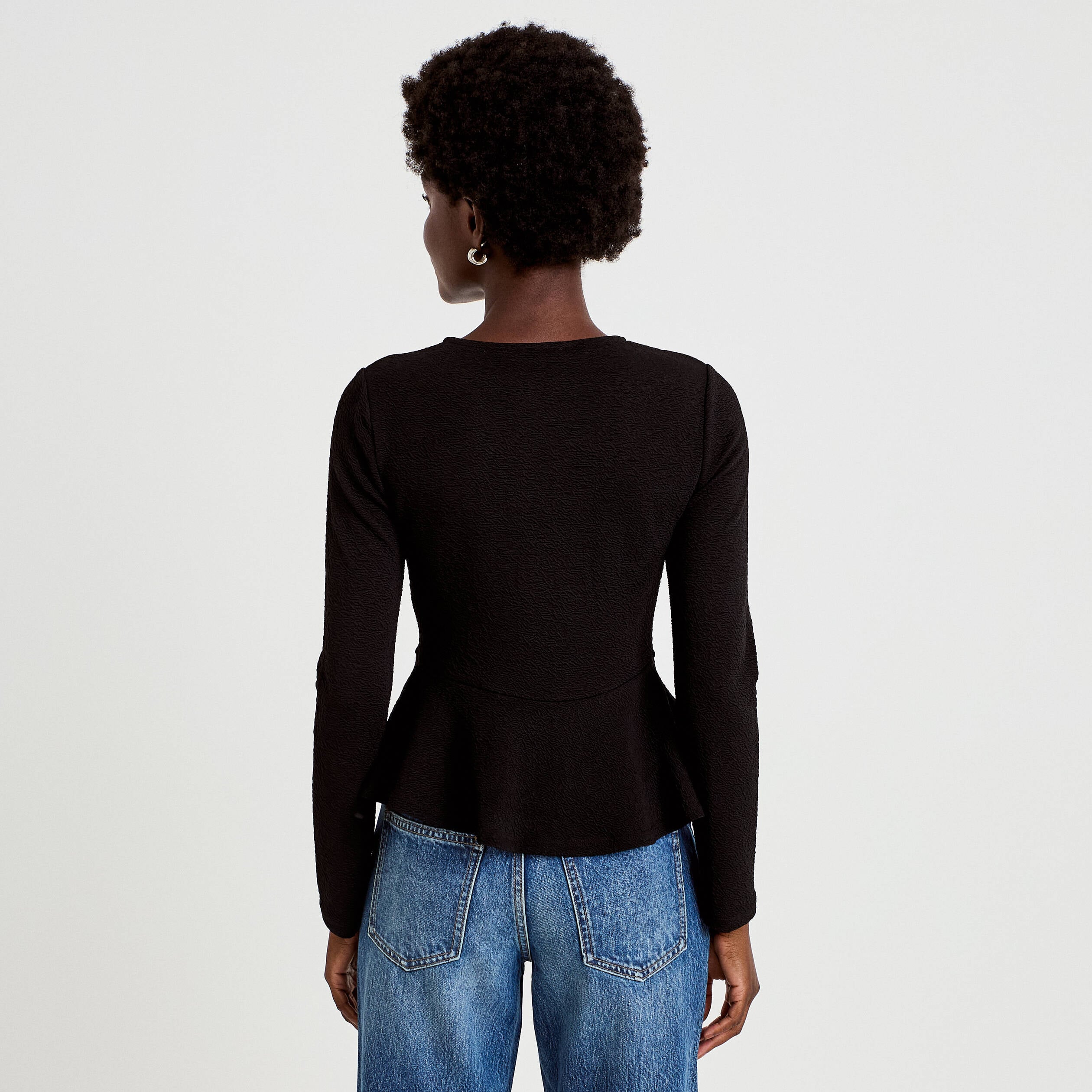 Top p&eacute;plum ajust&eacute; manches longues noir femme