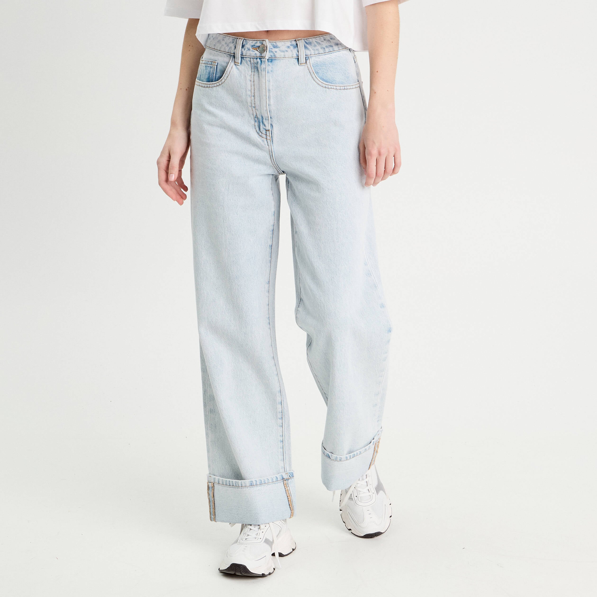 Jeans droit &agrave; revers denim bleach femme