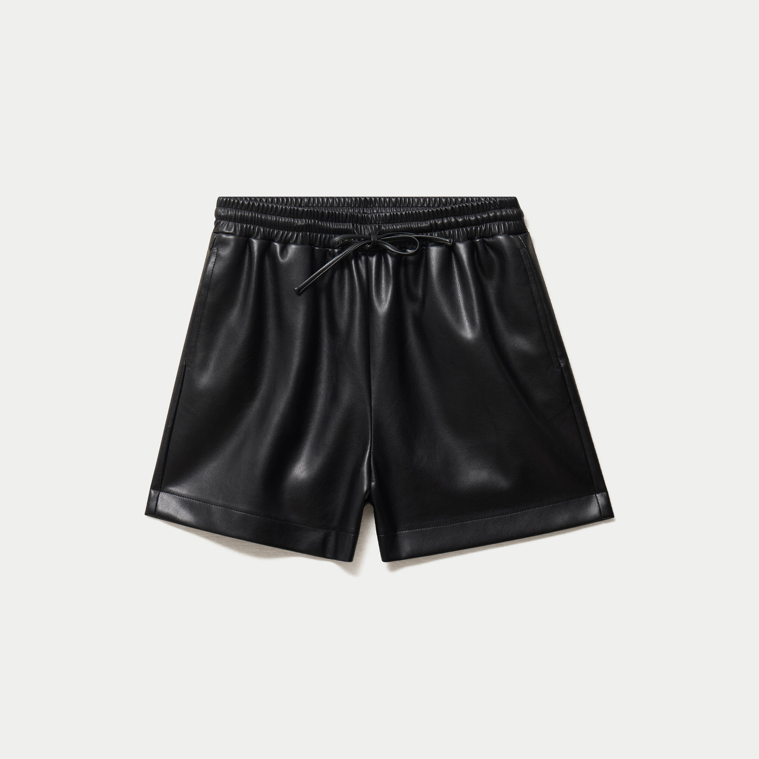 Short large taille haute en similicuir noir femme