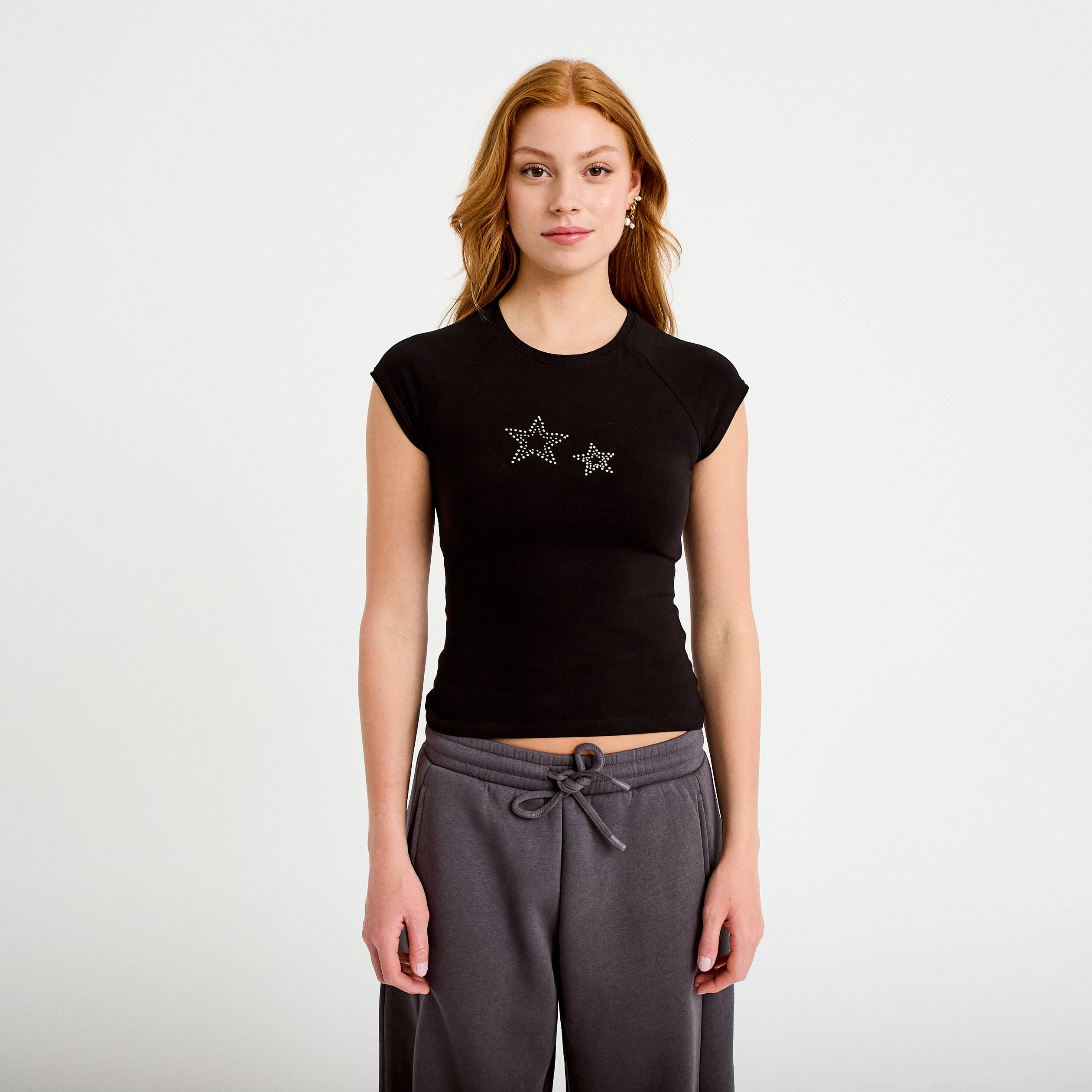 T-shirt ajust&eacute; court col rond noir femme