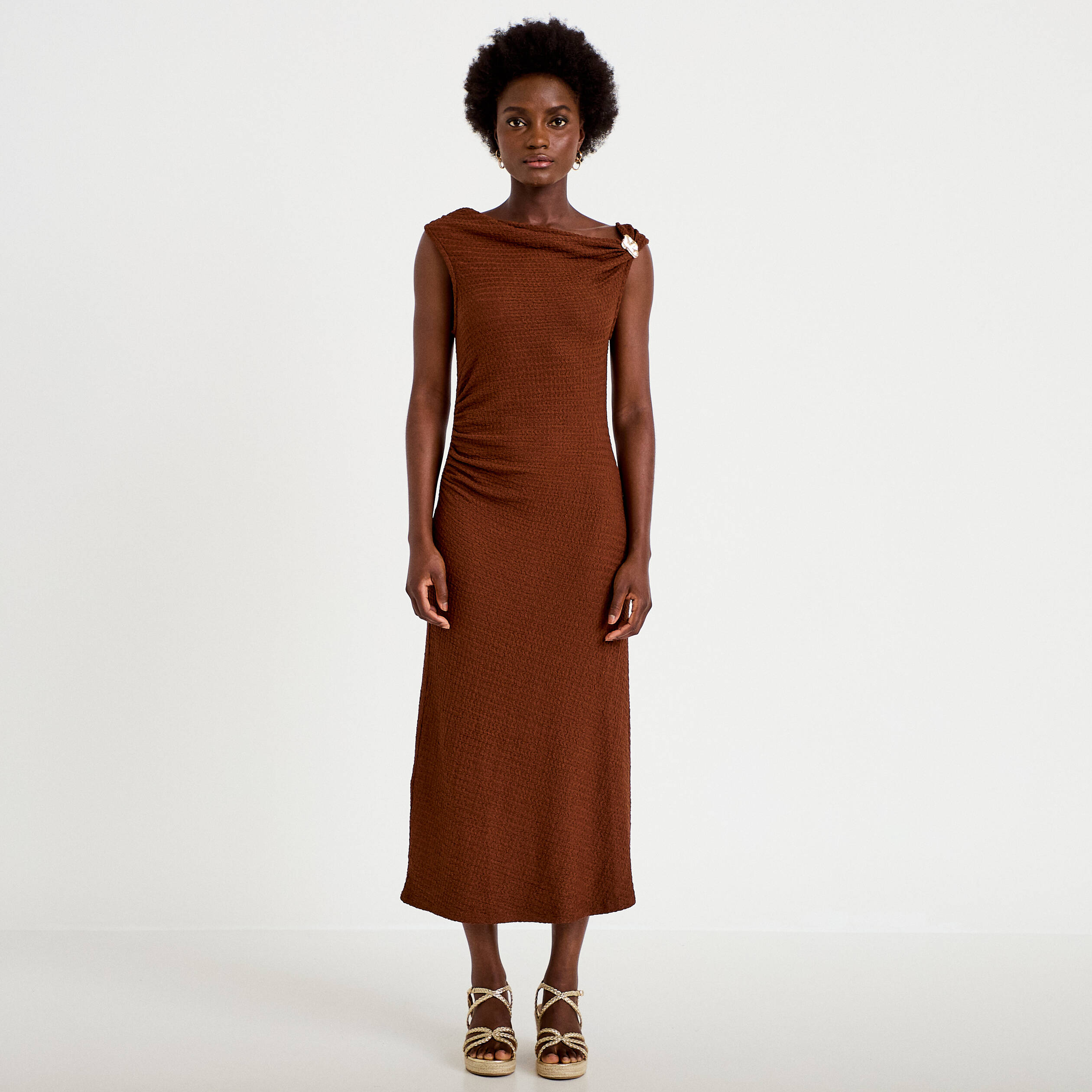 Robe midi droite sans manches en maille marron femme