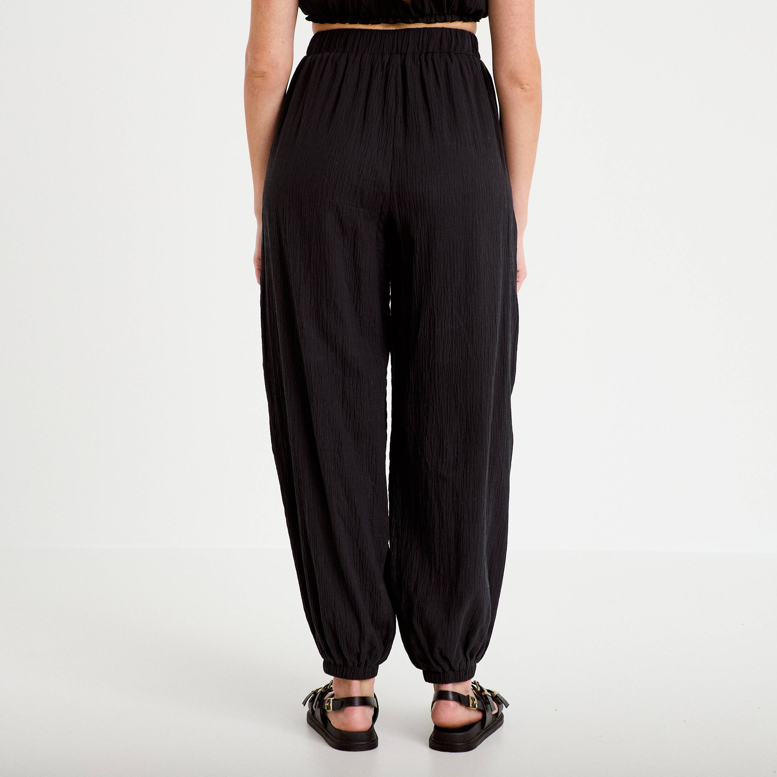 Pantalon large taille haute pliss&eacute; noir femme