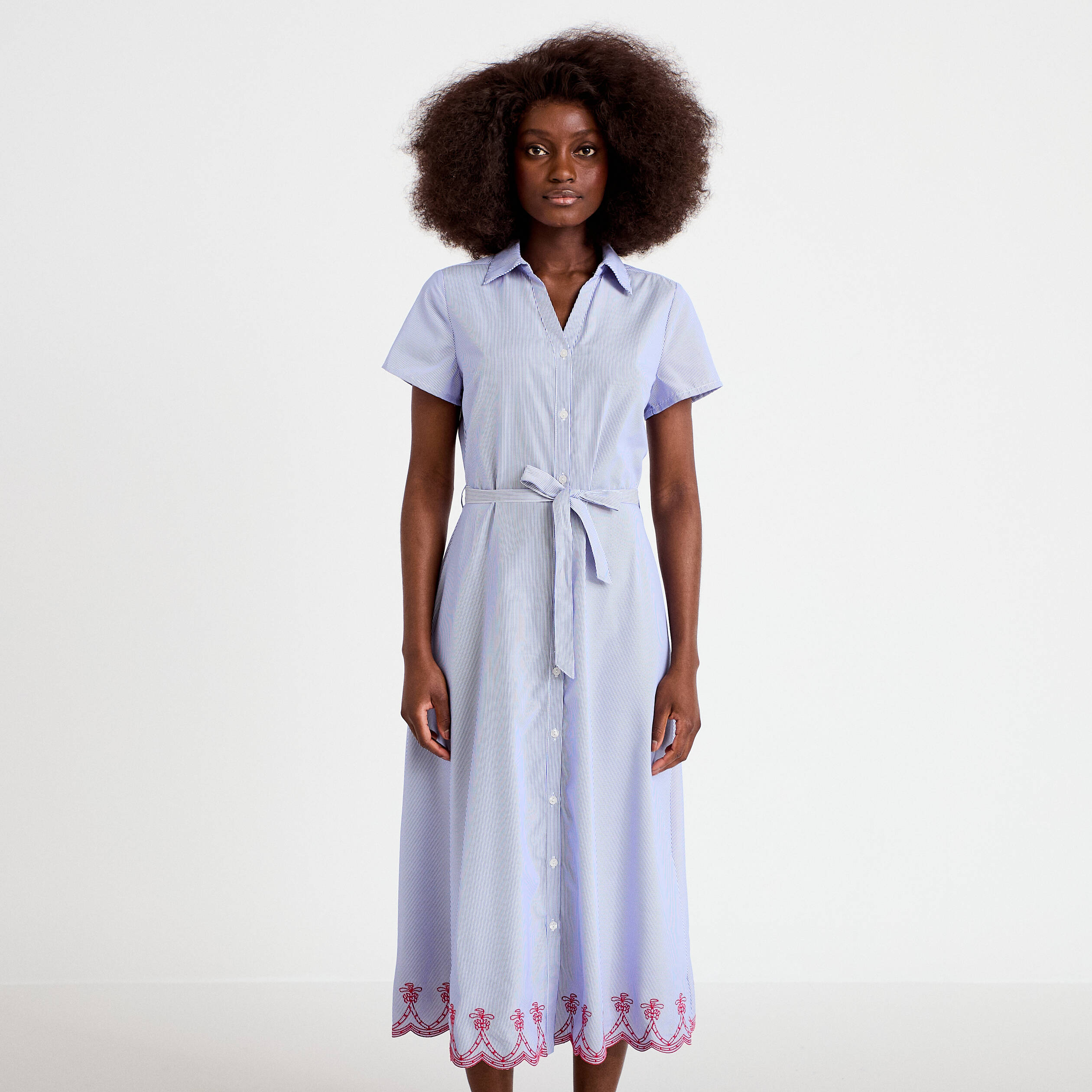 Robe longu&eacute; brod&eacute;e manches courtes bleu roi femme