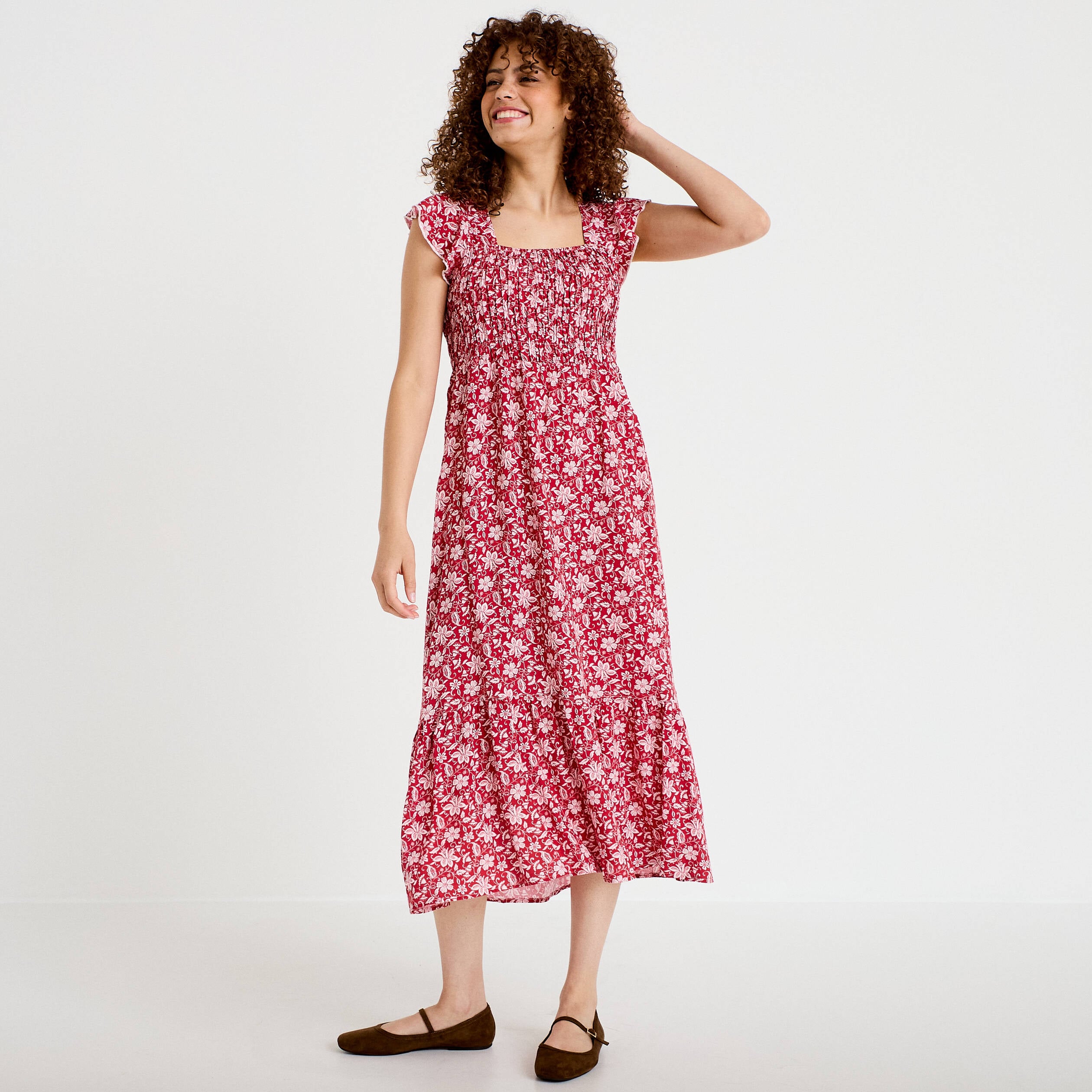 Robe longue &eacute;vas&eacute;e smock&eacute;e rouge femme