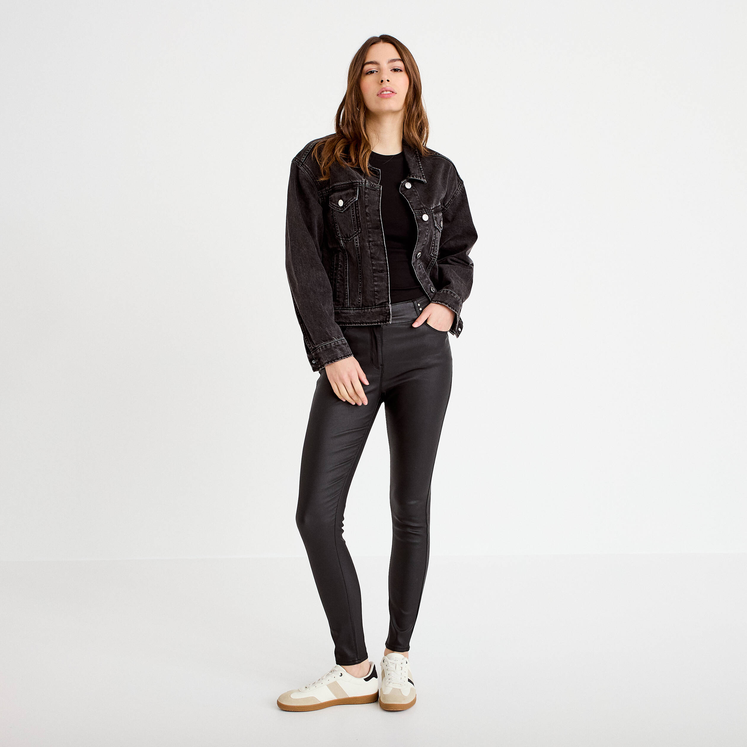 Pantalon skinny enduit denim noir enduit femme