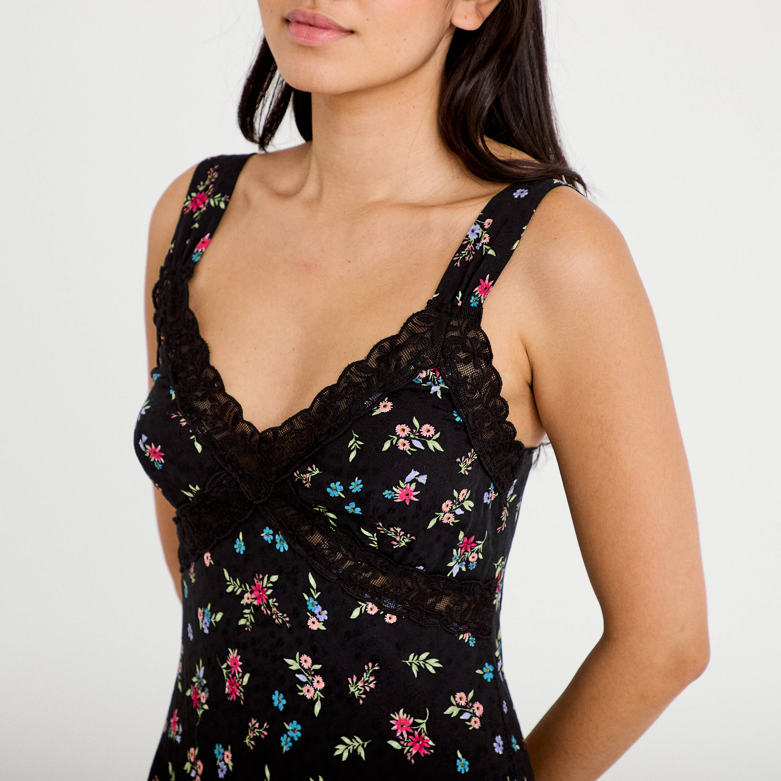 Robe d&eacute;collet&eacute; bretelles aspect dentelle noir femme