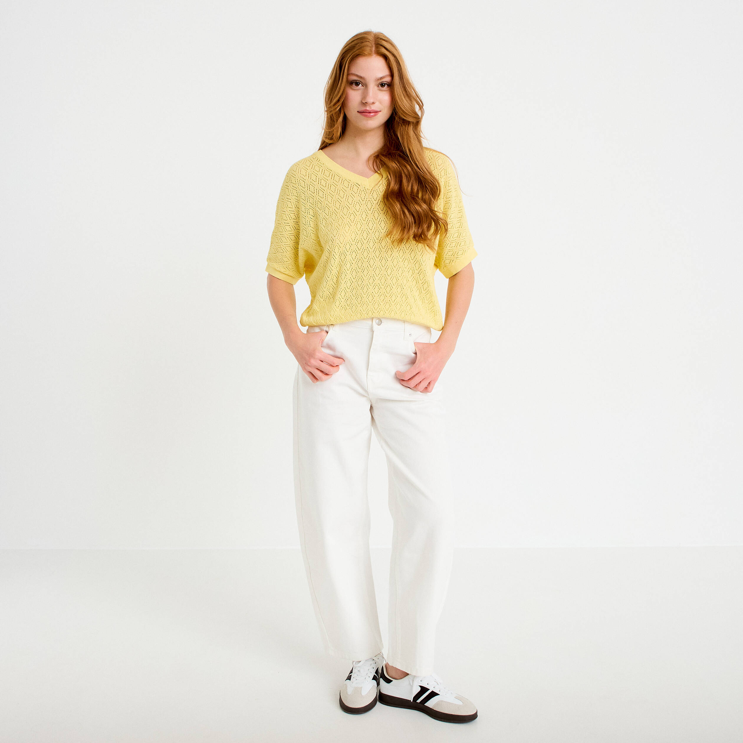 Pull ajour&eacute; col v manches courtes jaune pastel femme