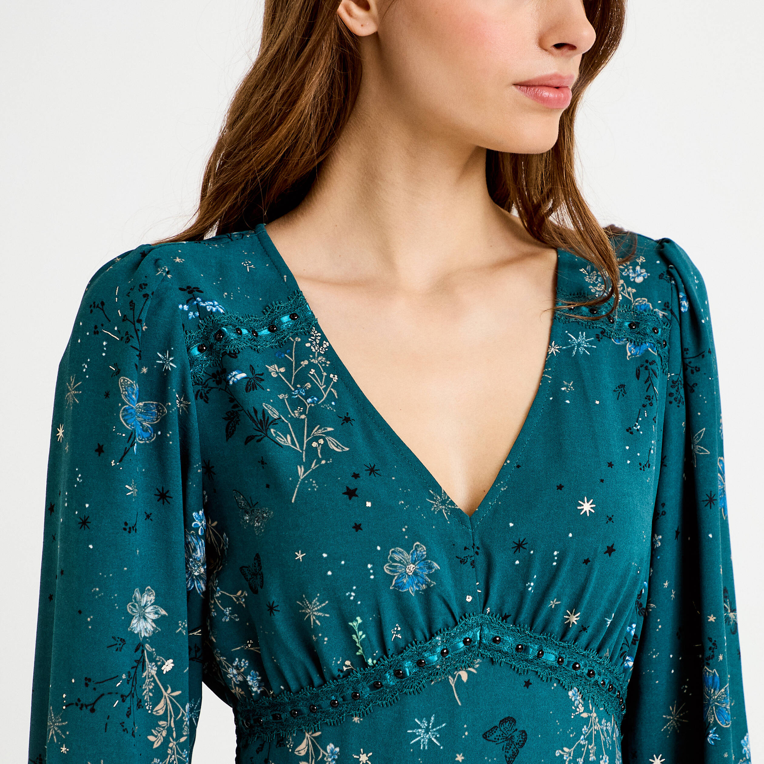 Robe courte &eacute;vas&eacute;e col v manches longues vert femme