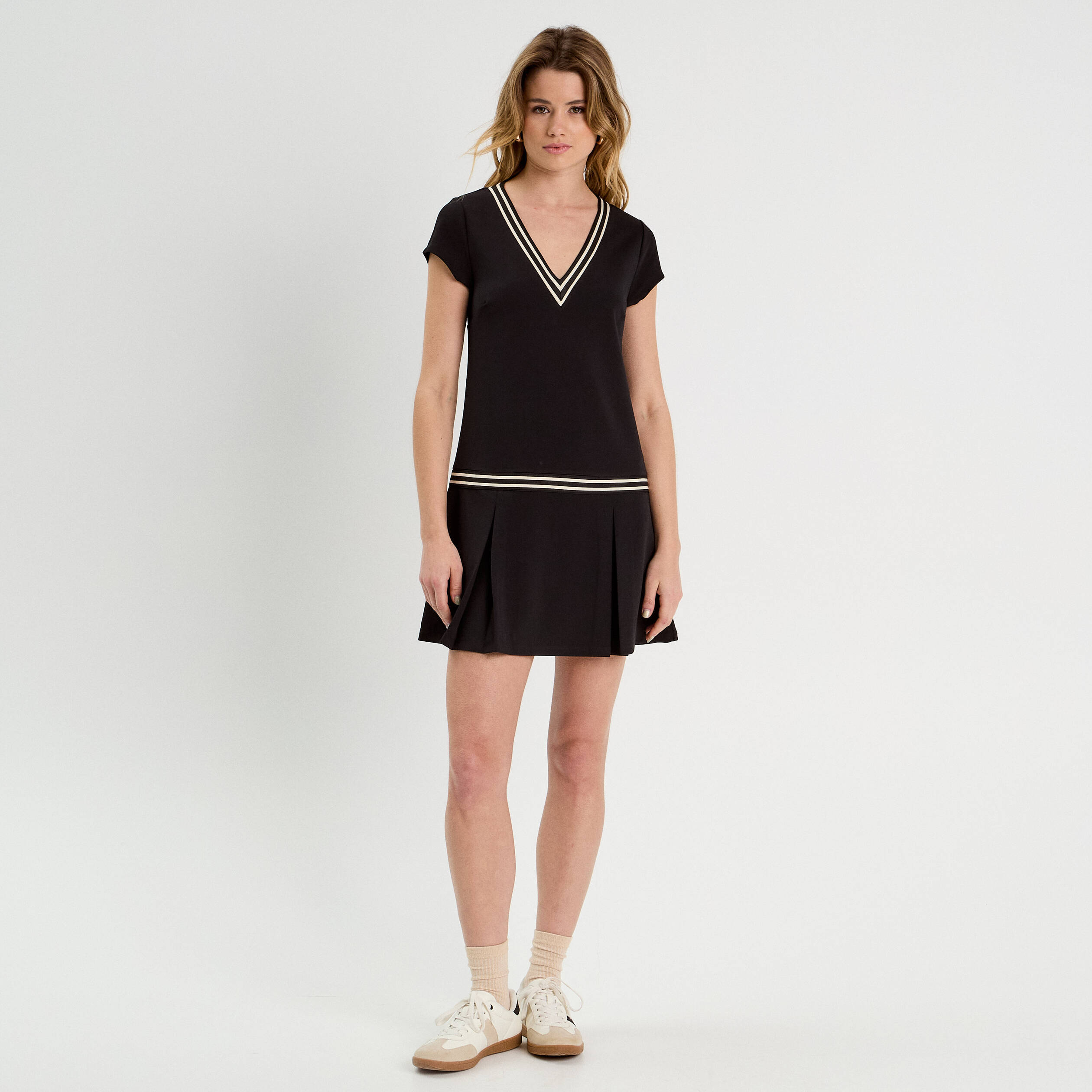 Robe &eacute;vas&eacute;e avec bandes noir femme