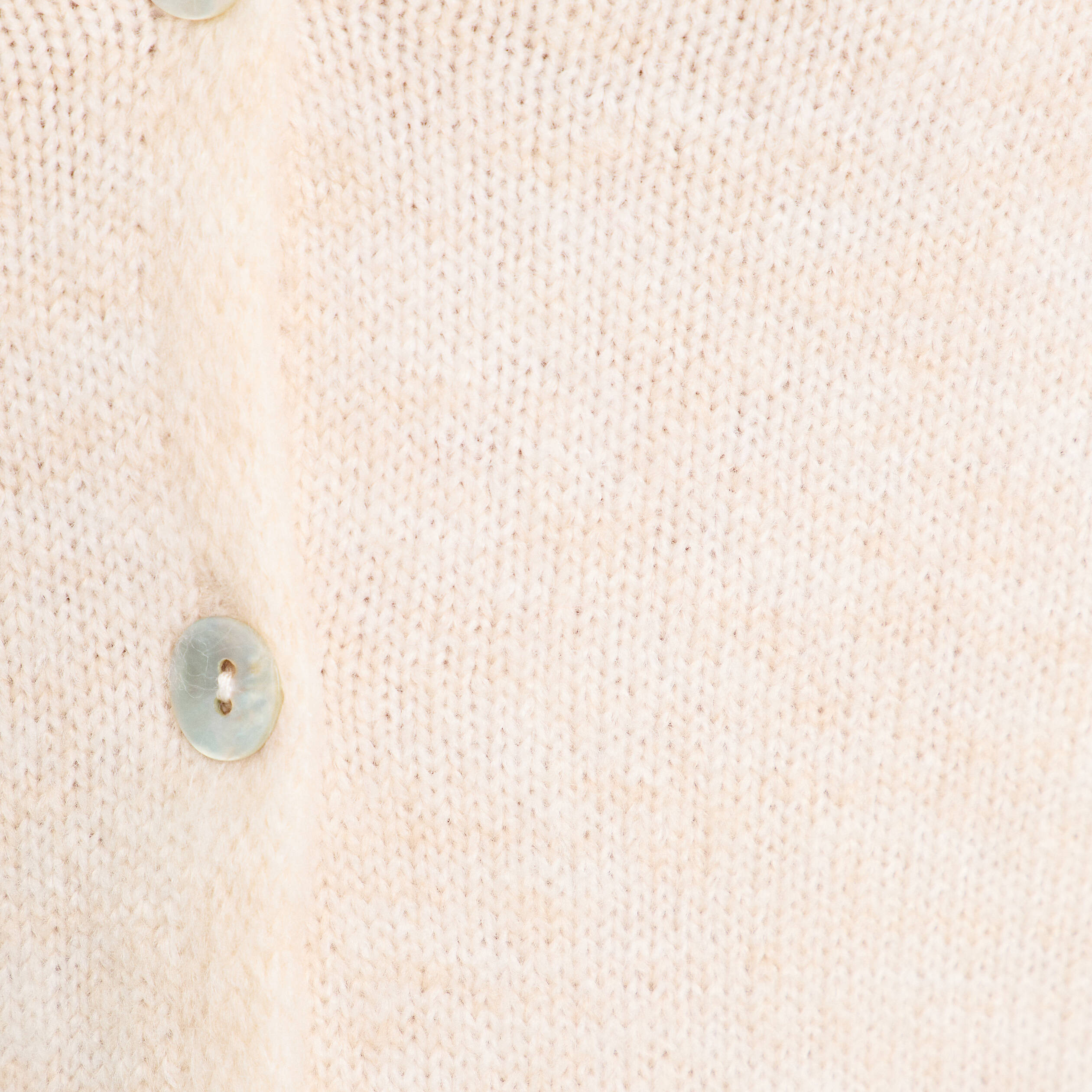 Gilet boutonn&eacute; avec col en V sable femme