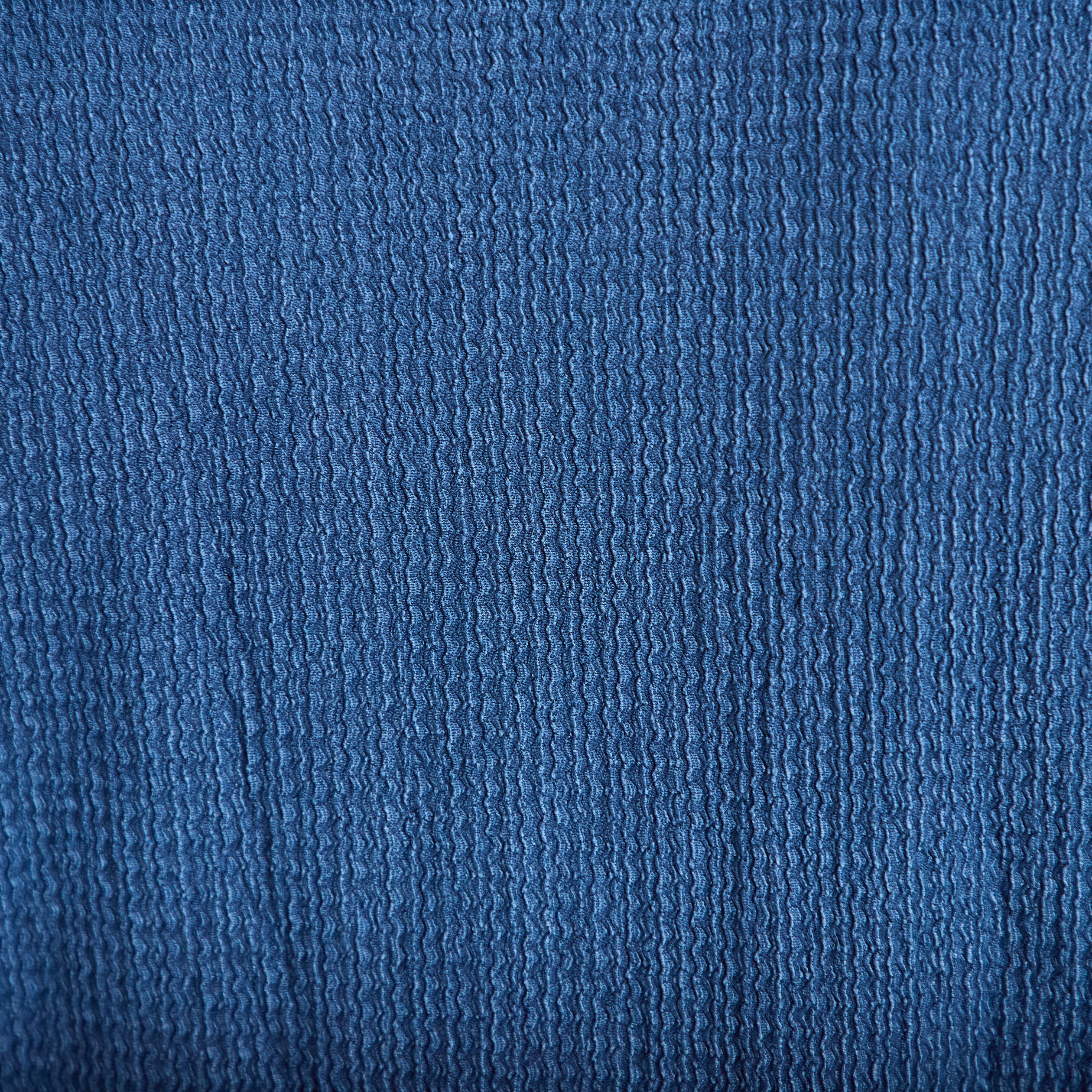 Blouse brod&eacute;e bleu fonc&eacute; femme