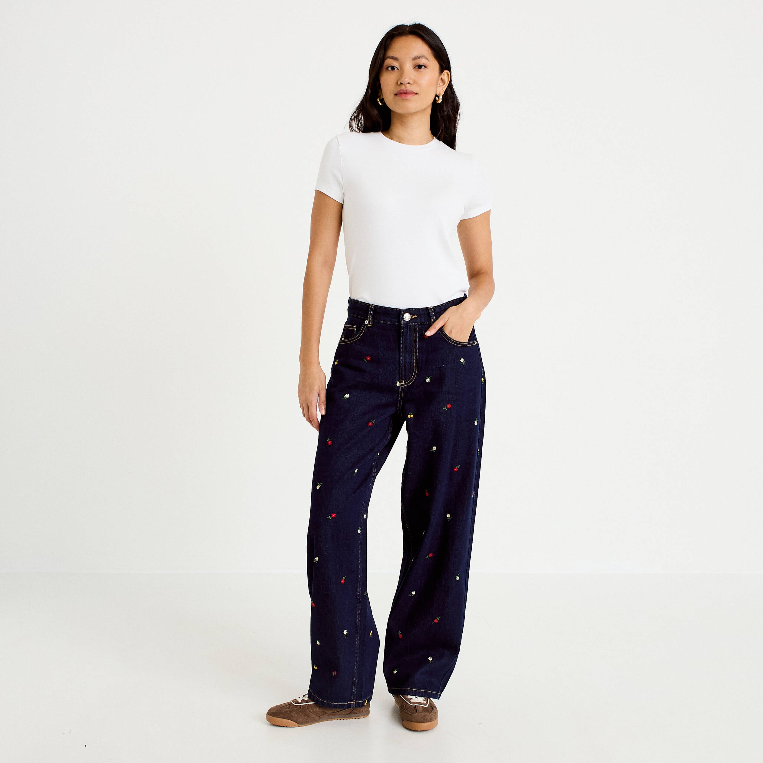 Jean barrel avec broderie bleu marine femme