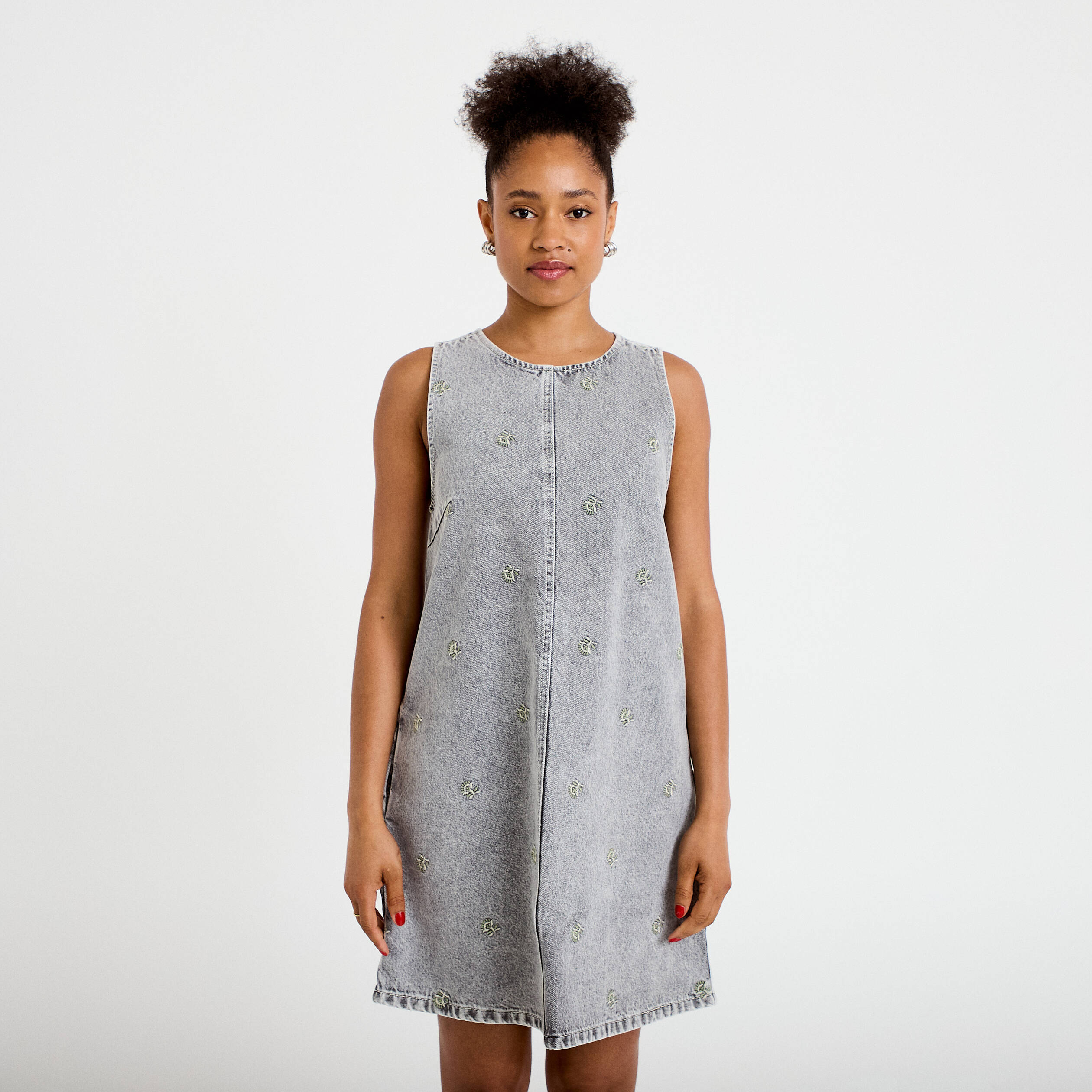 Robe courte &eacute;vas&eacute;e en jean sans manches denim gris femme