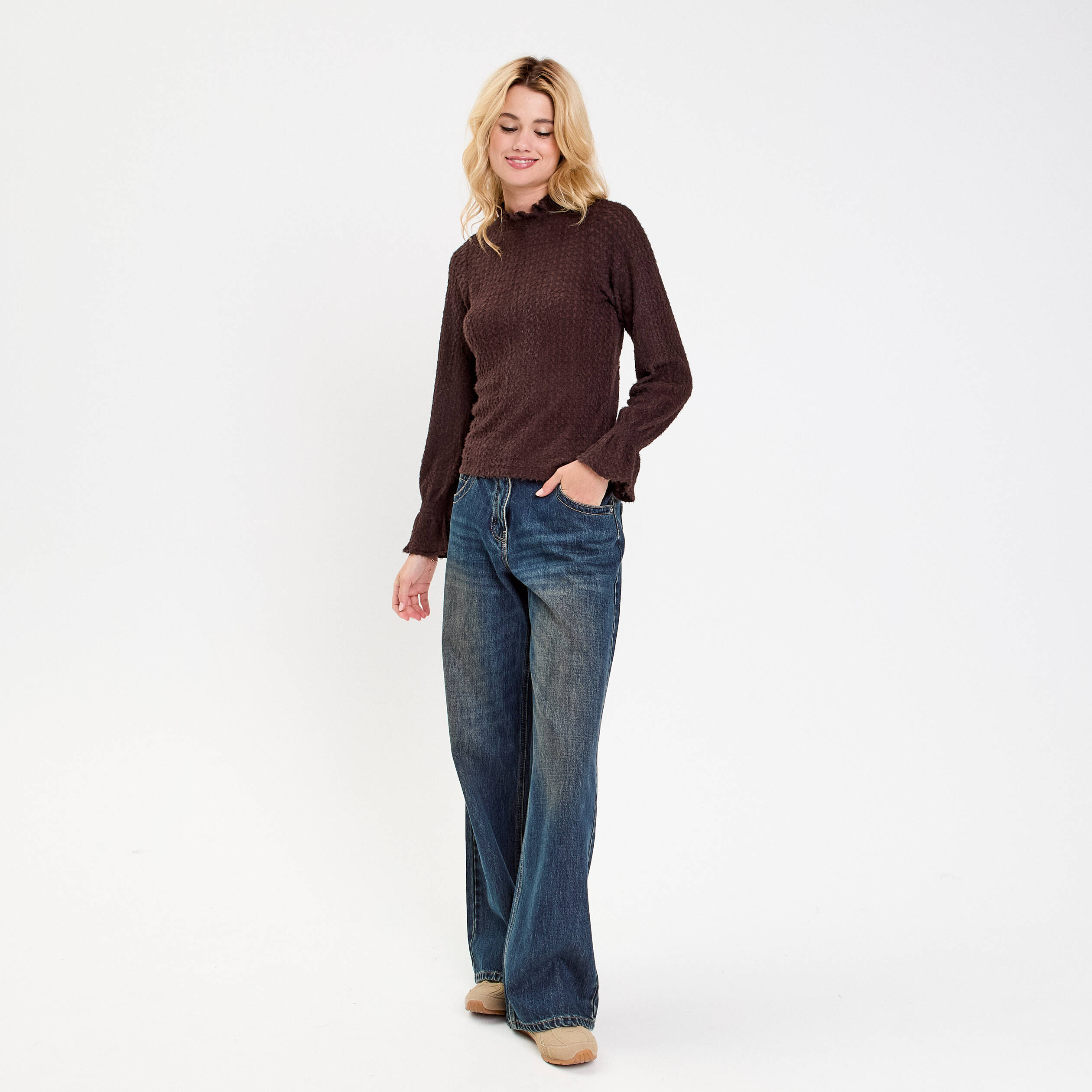 Blouse ajour&eacute;e manches longues marron fonc&eacute; femme