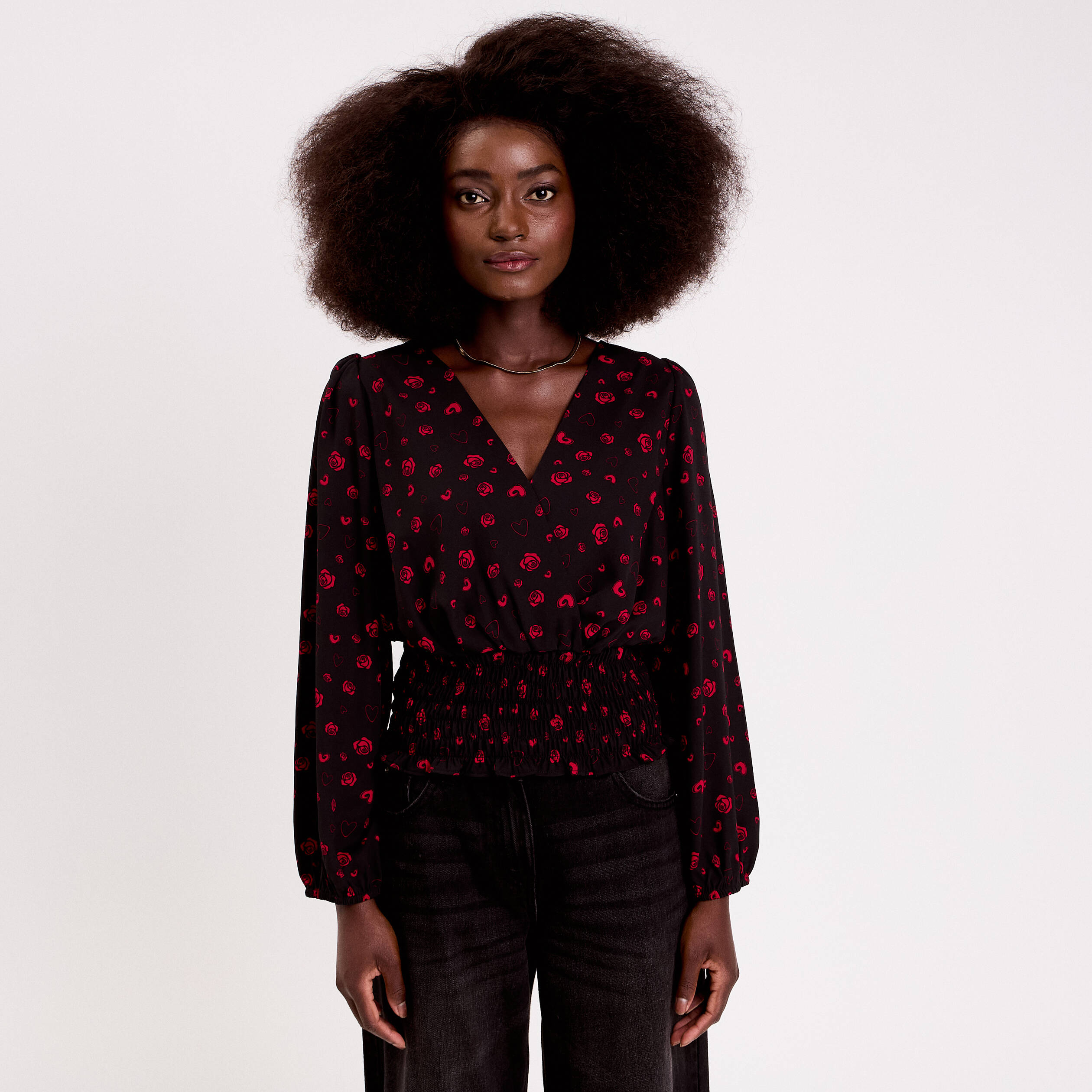 Blouse courte taille smock&eacute;e noir femme